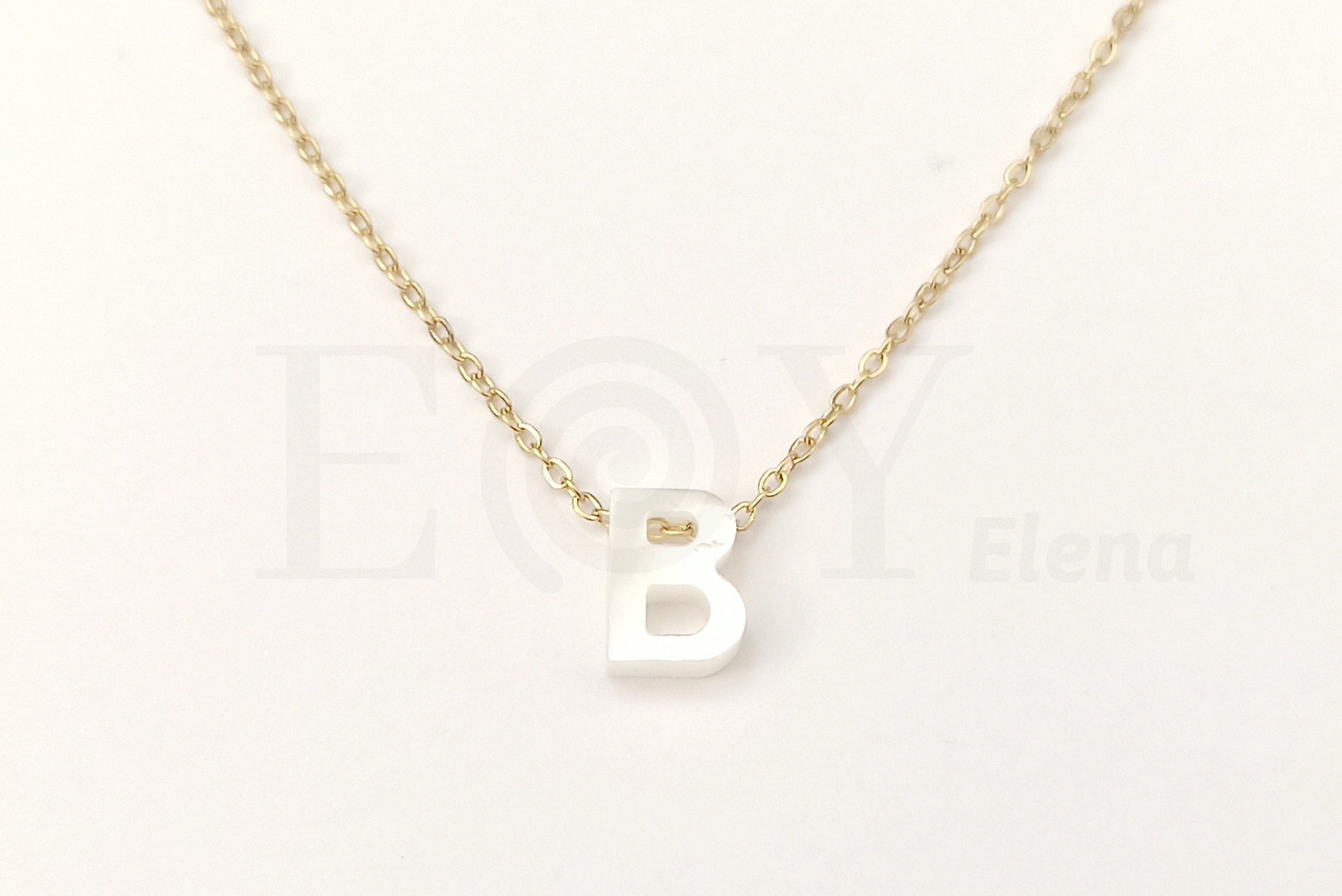 Collar de nácar letra "B"