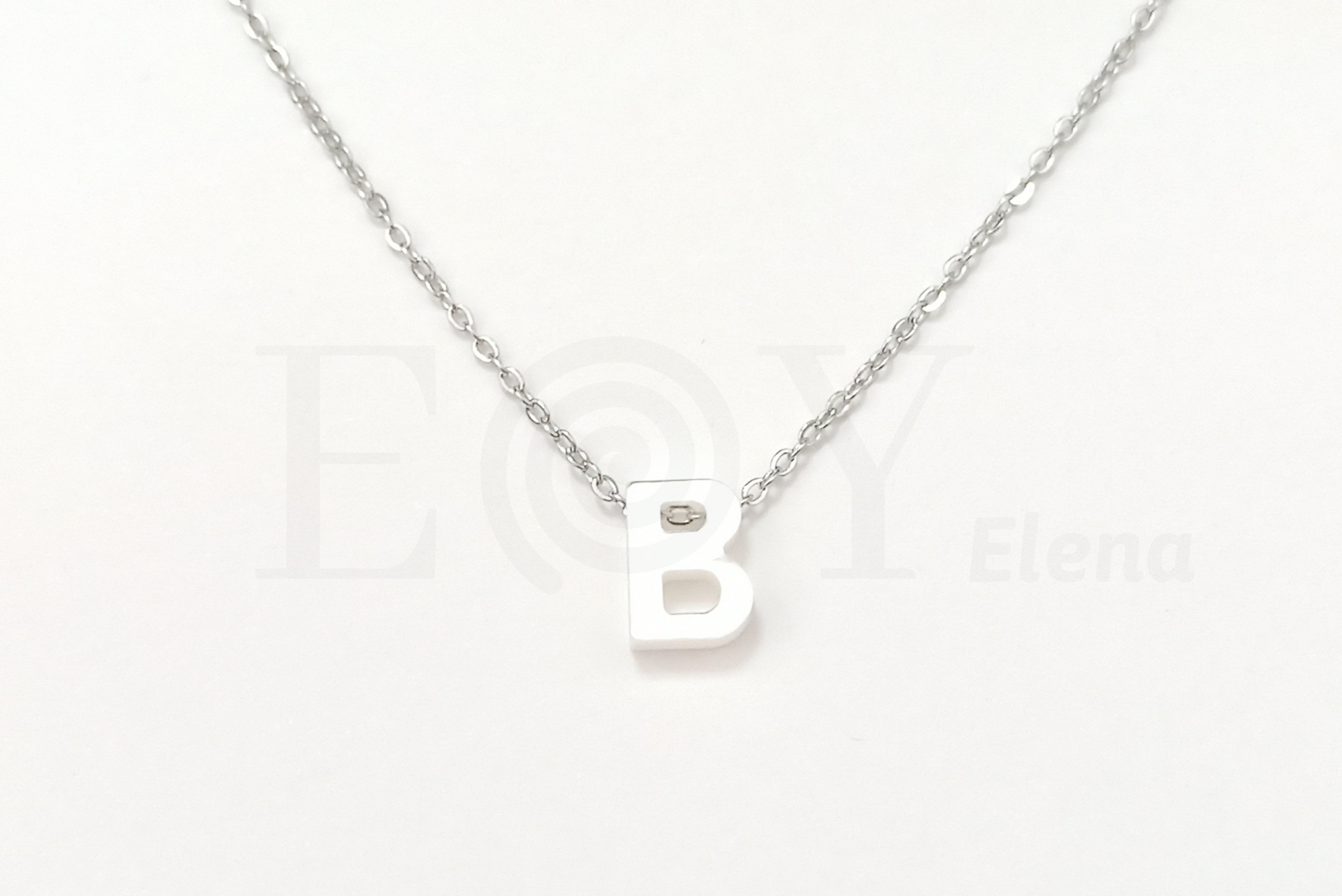 Collar de nácar letra "B"
