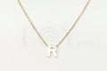 Collar de nácar letra "R"