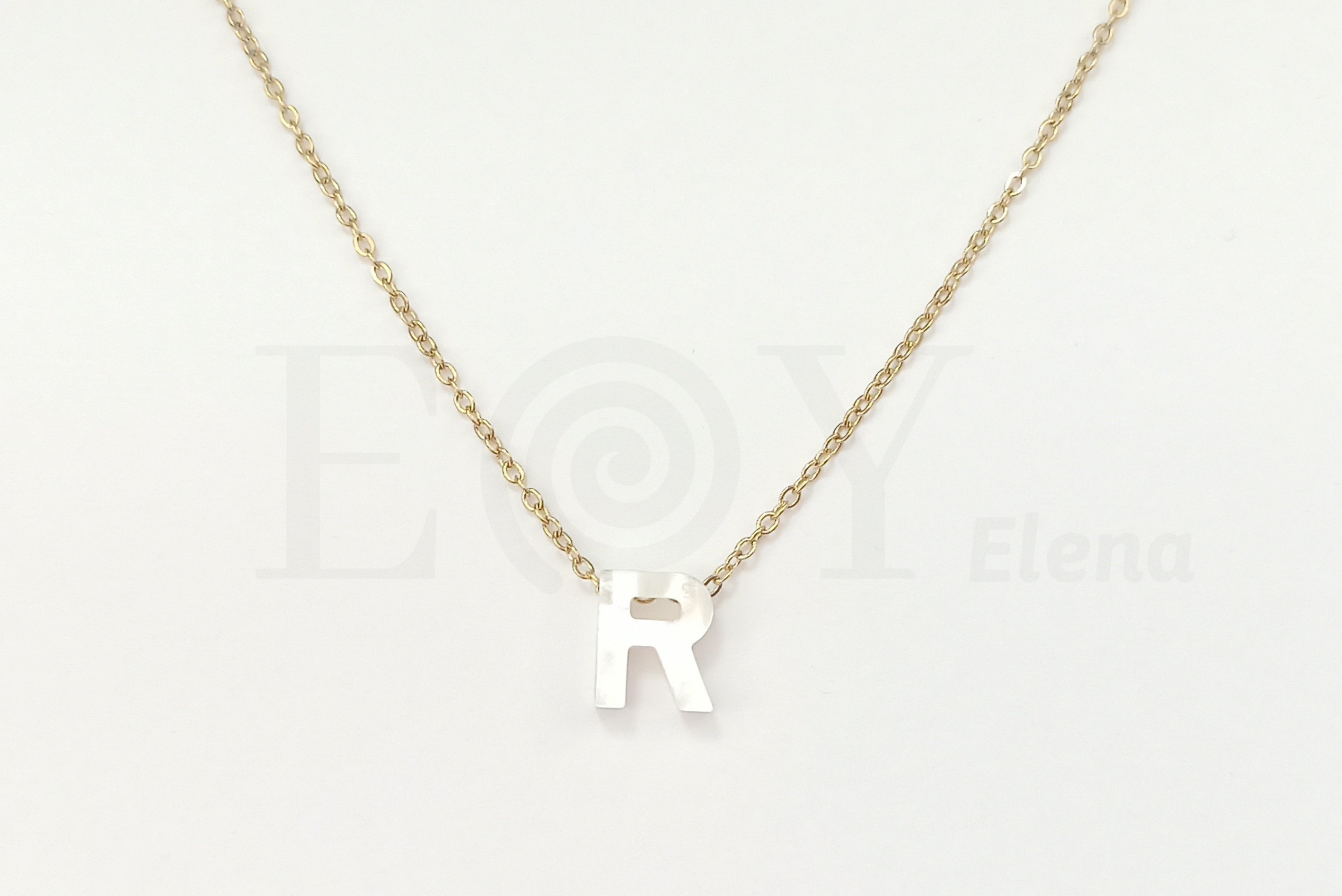 Collar de nácar letra "R"