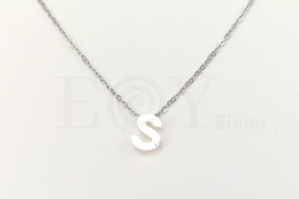 Collar de nácar letra "S"