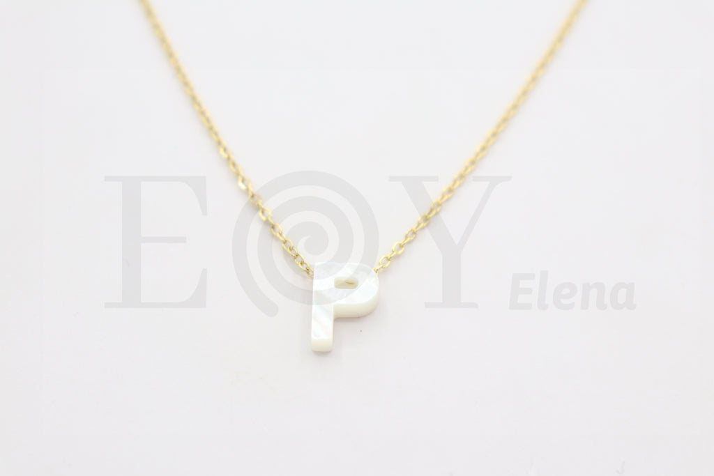 Collar de nácar letra "P"