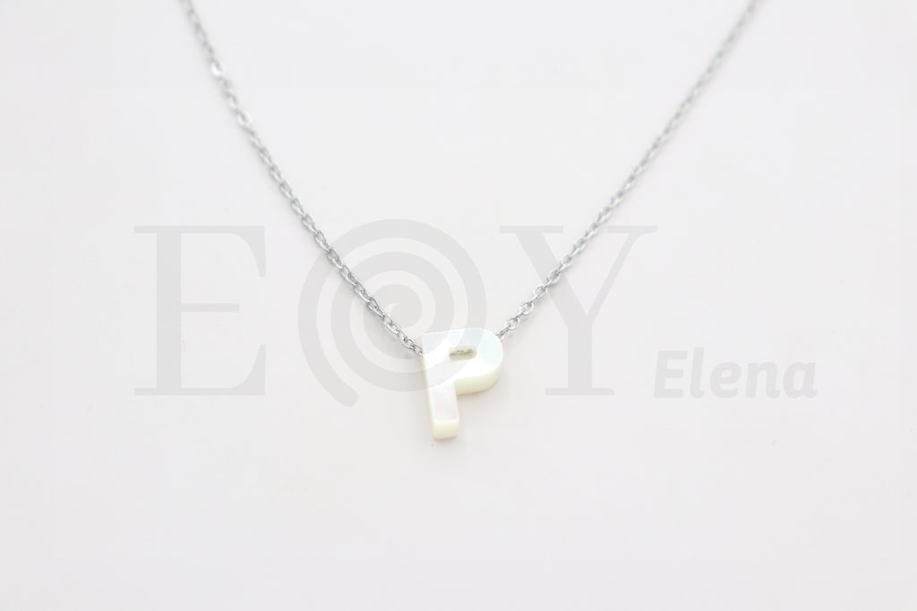 Collar de nácar letra "P"