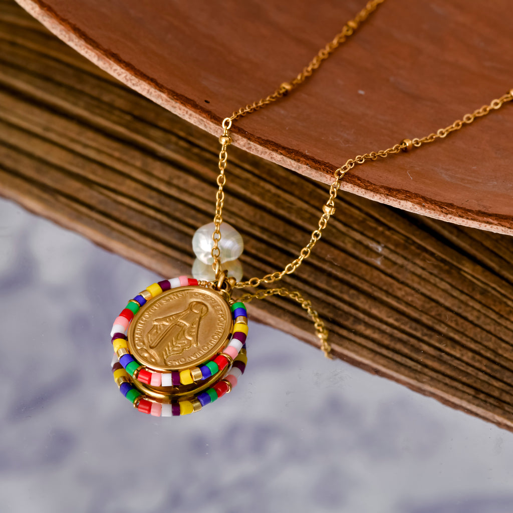 Collar Virgen Milagrosa con detalles colores