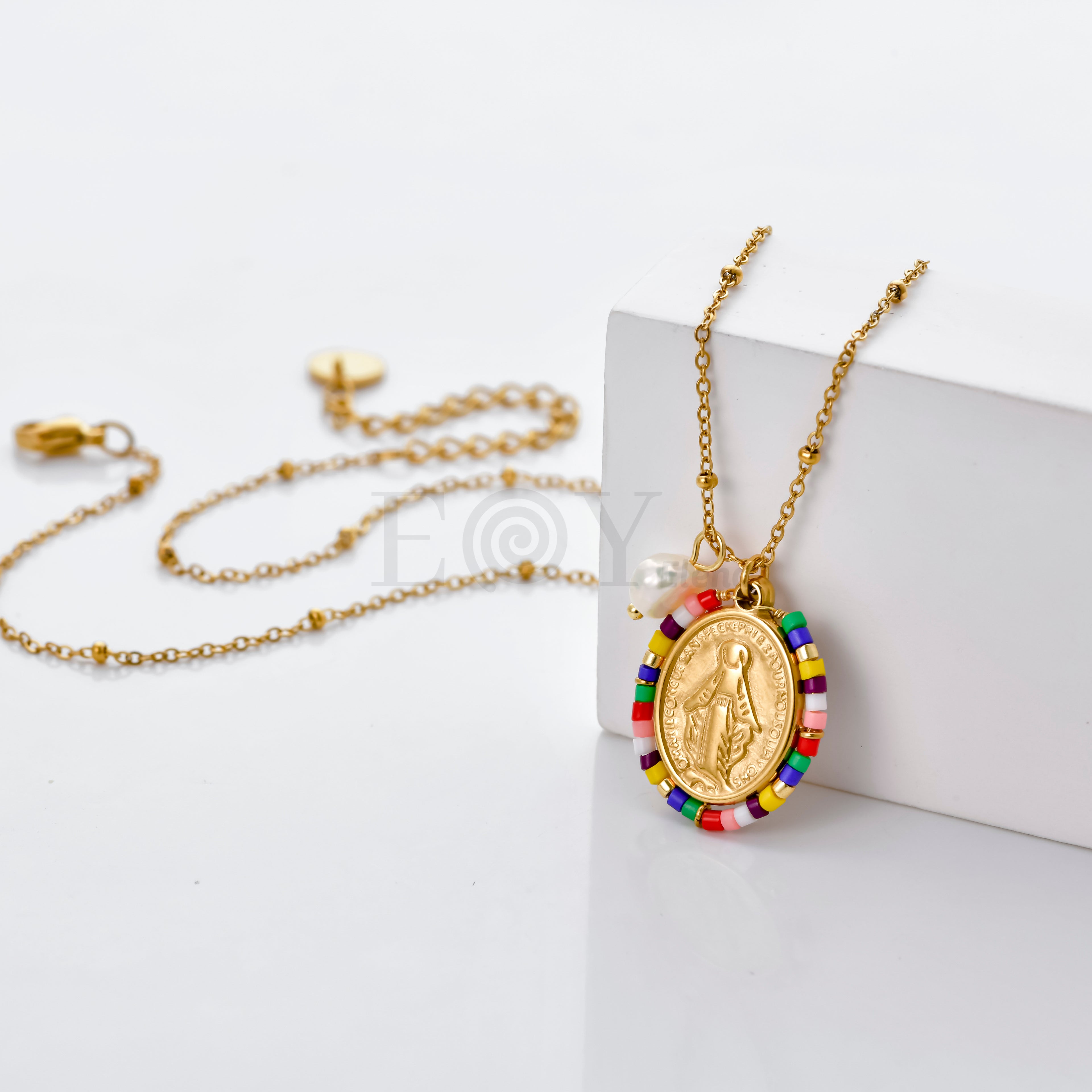 Collar Virgen Milagrosa con detalles colores