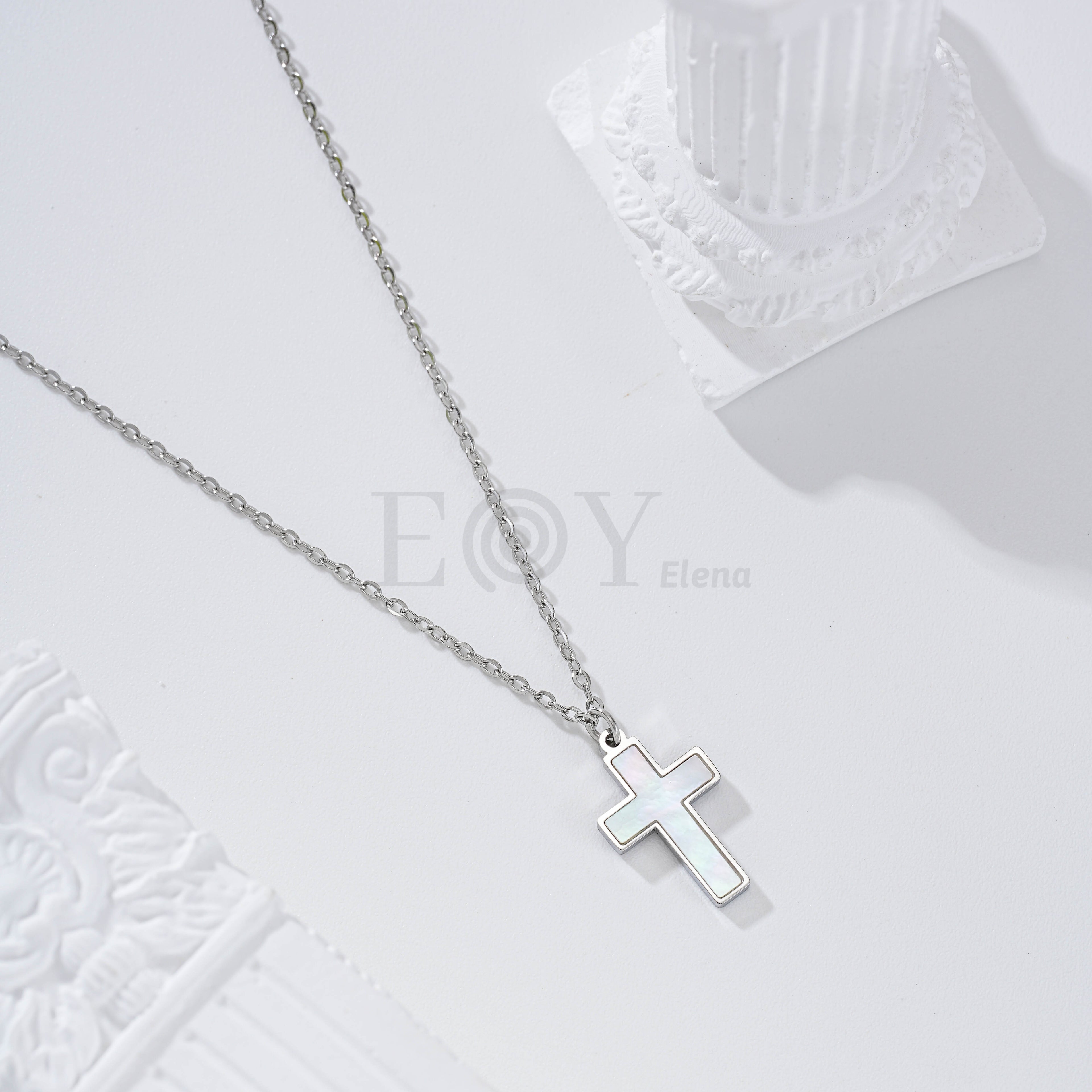 Collar cruz nacar acero