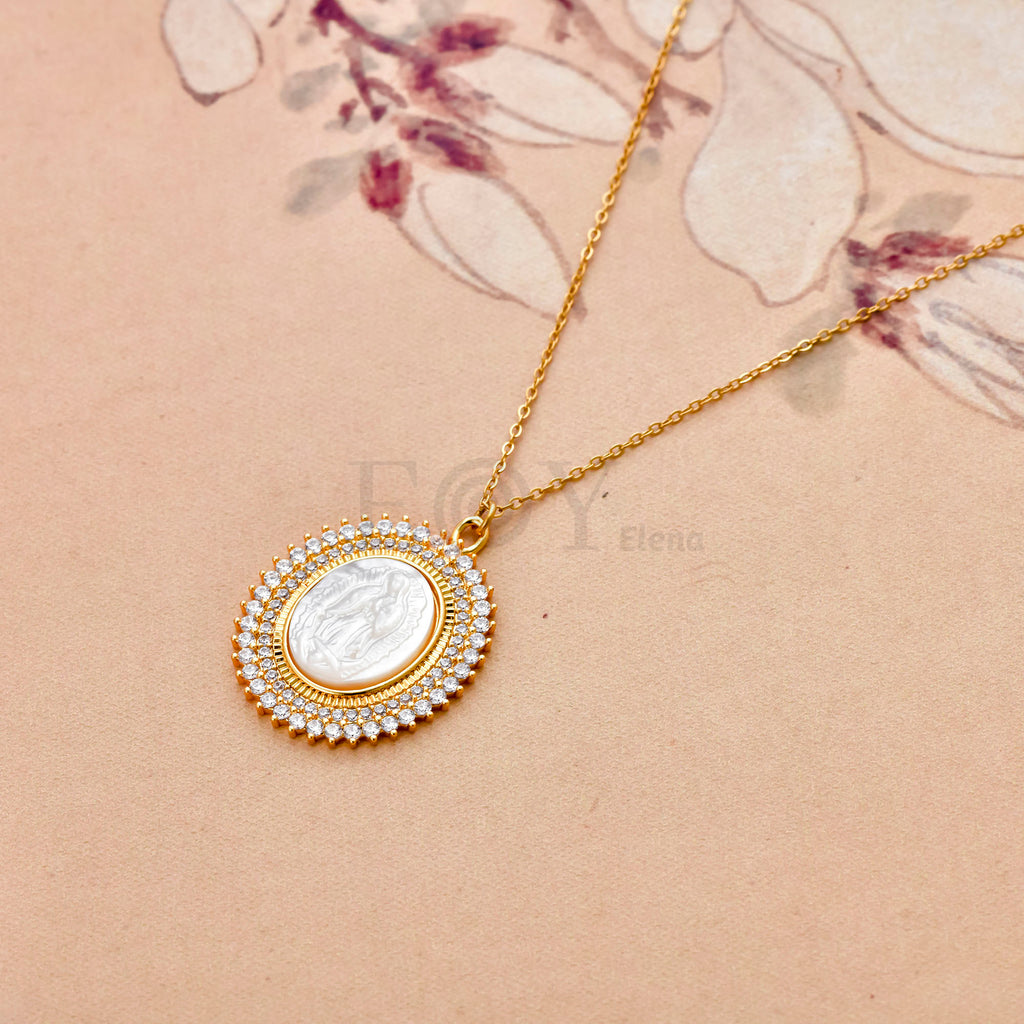 Collar virgen con bordado circonitas