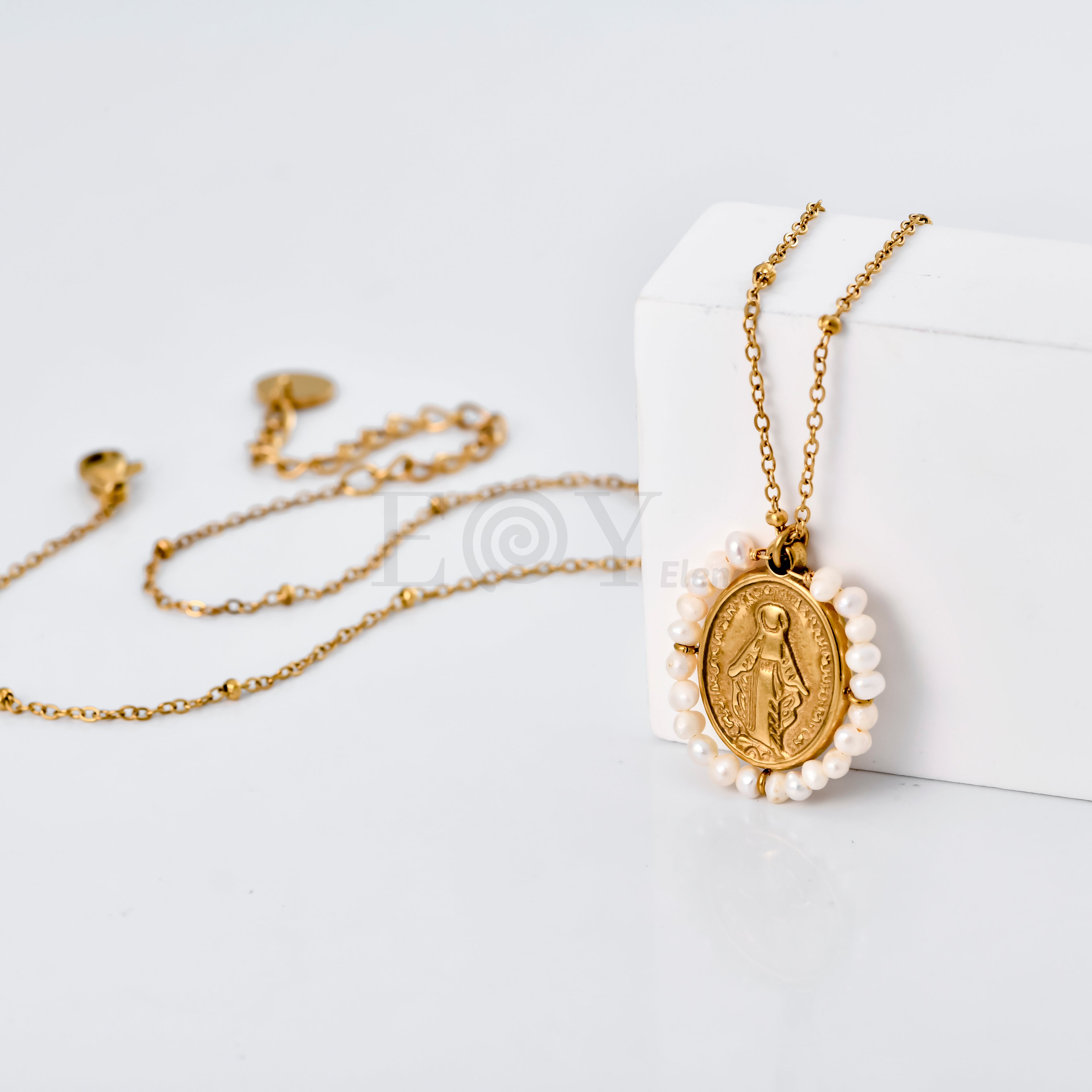 Collar virgen con perlas