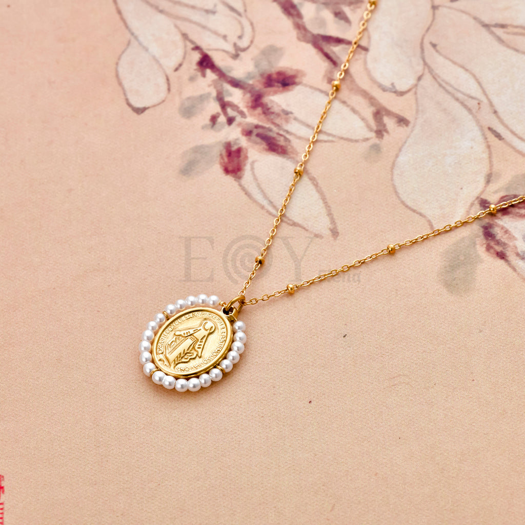 Collar Virgen Milagrosa con bordado perlas