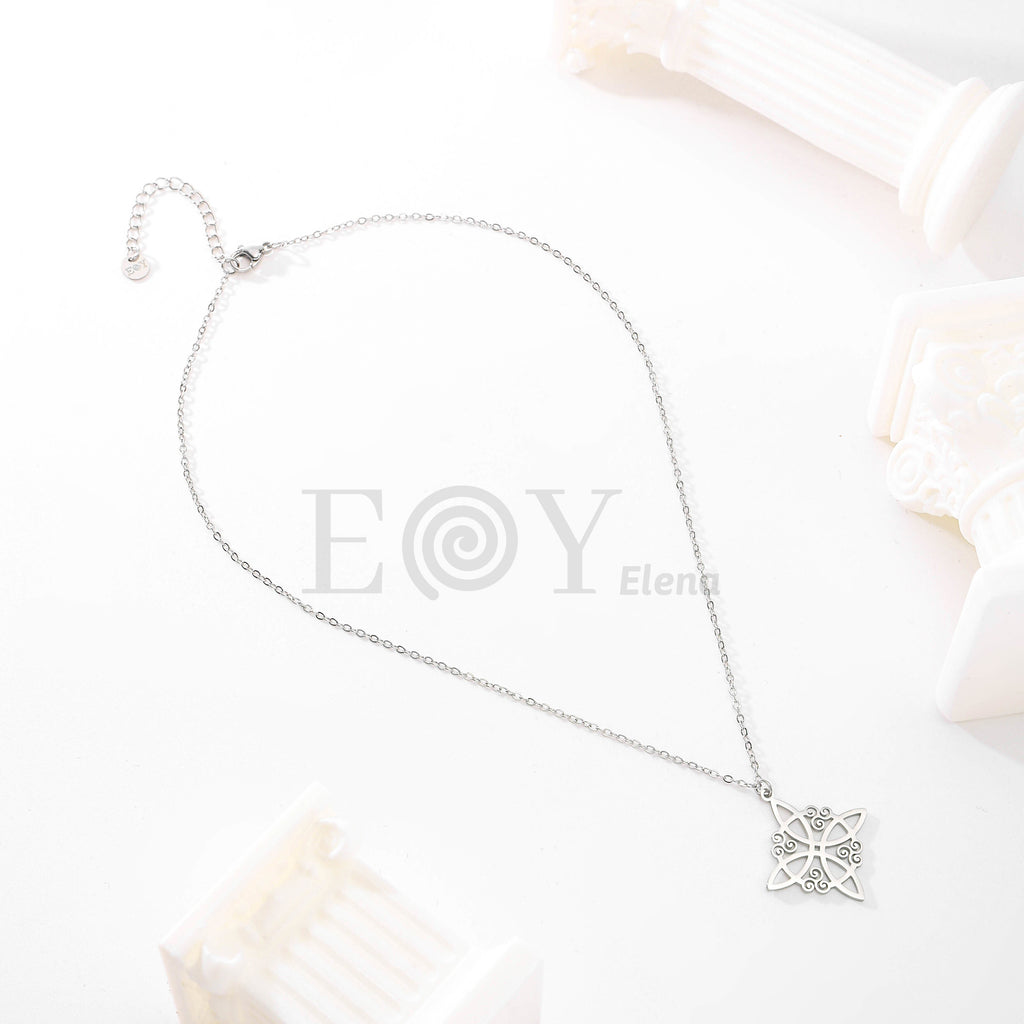 Collar nudo de bruja con detalles curvos