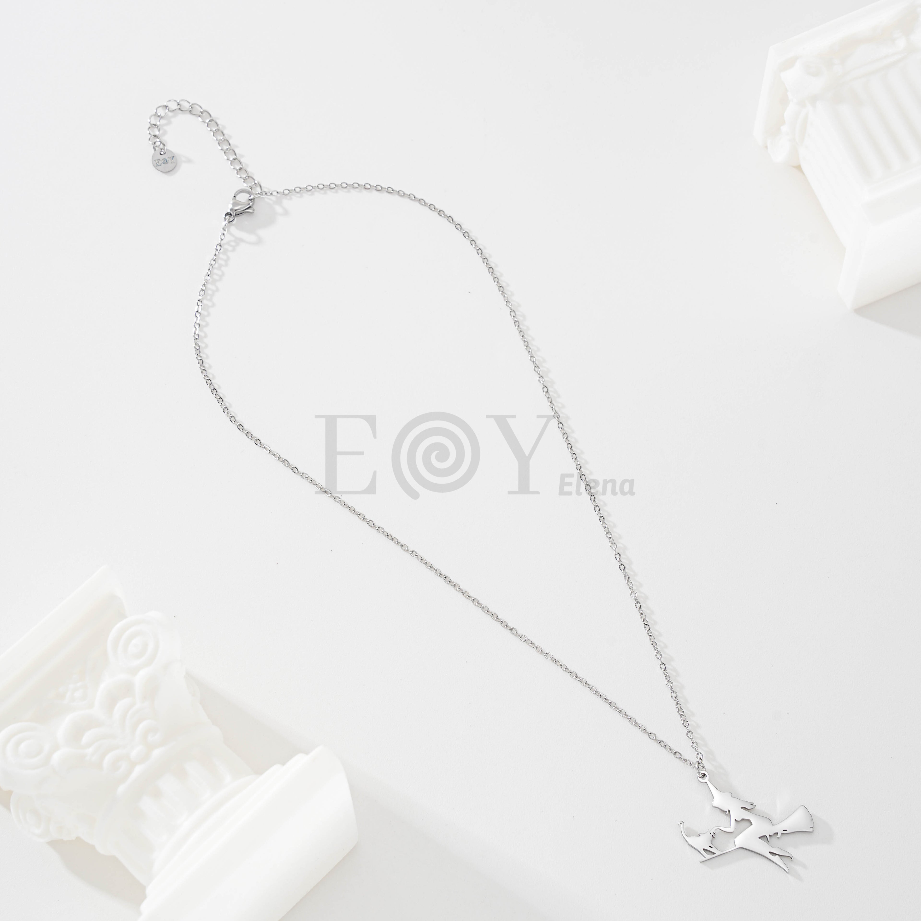 Collar bruja en escoba