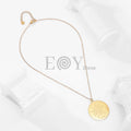 Collar con medalla grabada de estrella esotérica