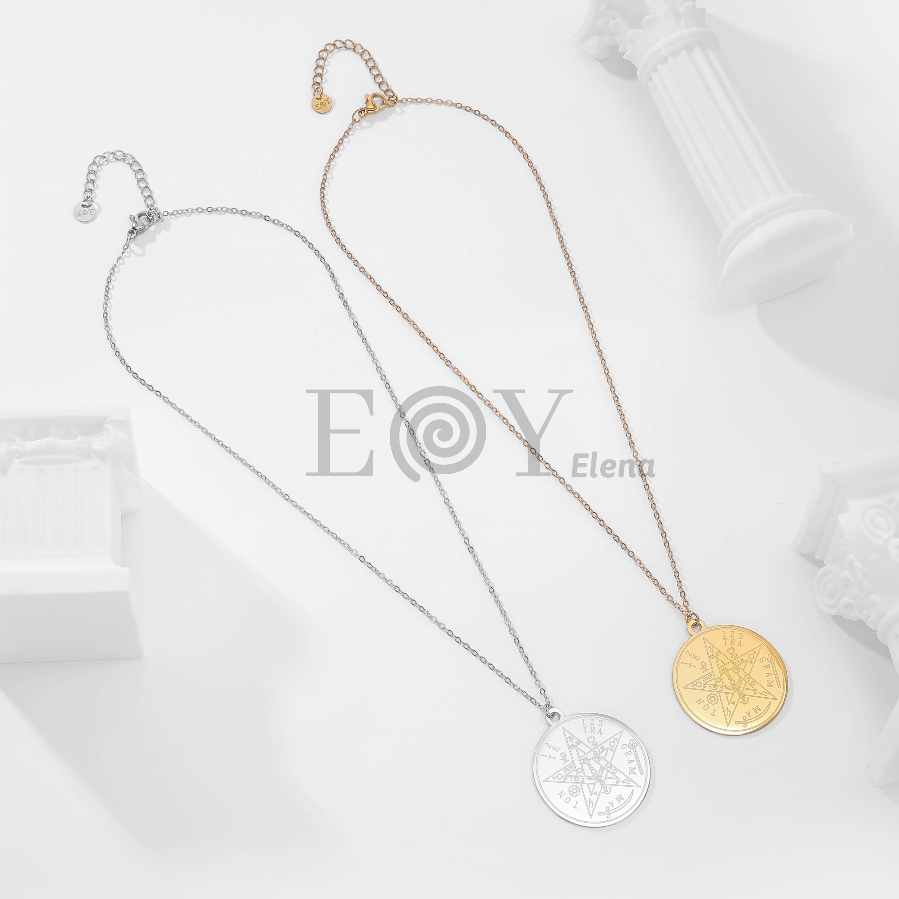 Collar con medalla grabada de estrella esotérica