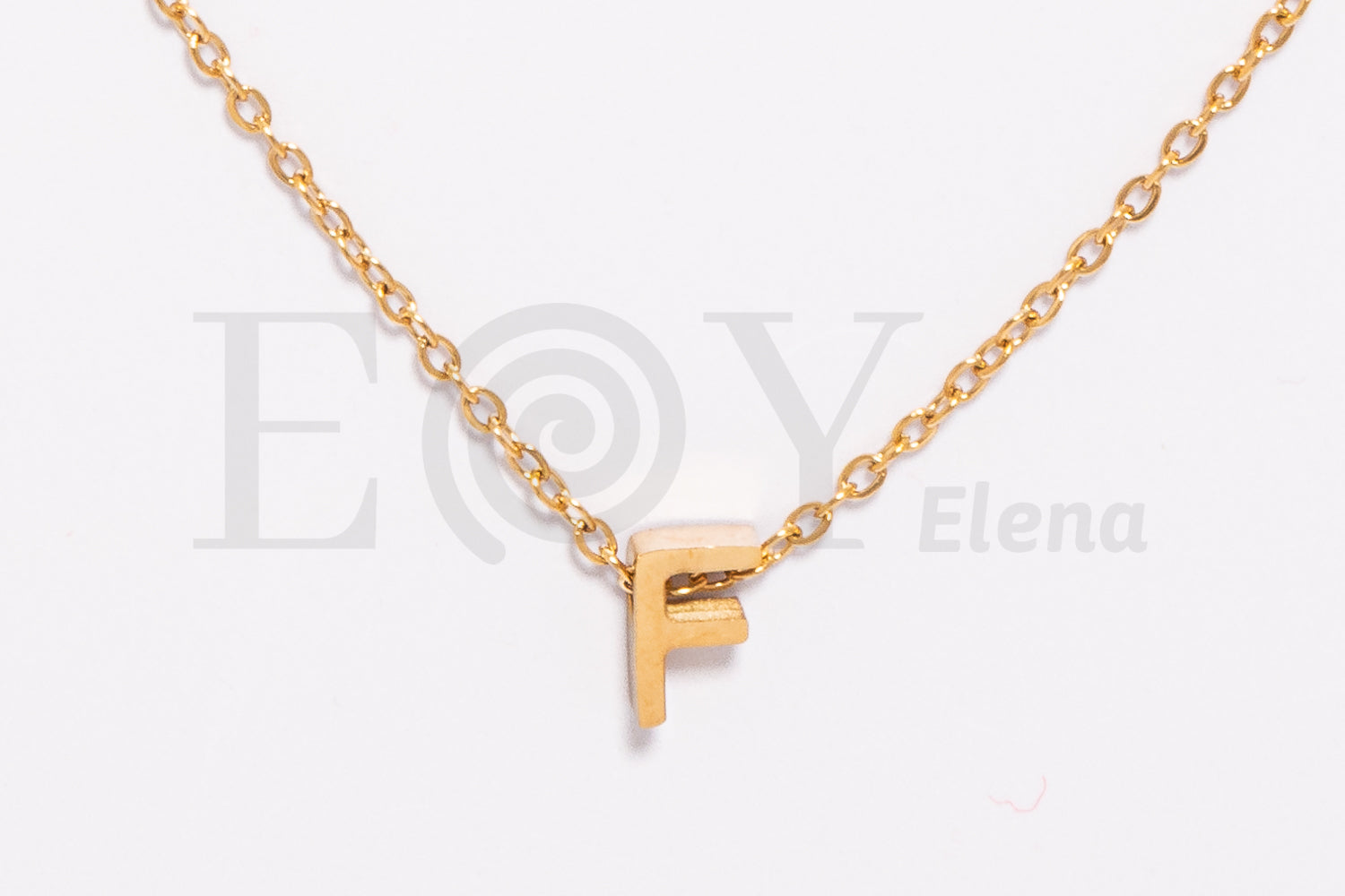 Collar de letra "F"
