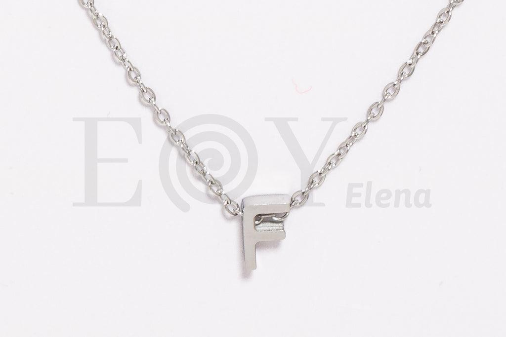 Collar de letra "F"