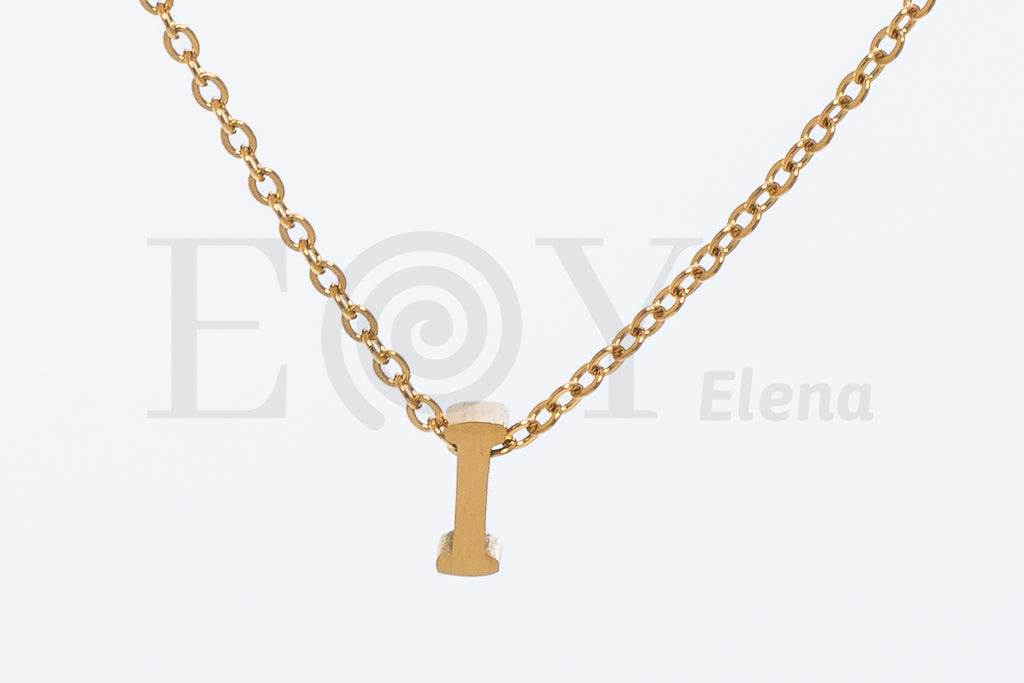 Collar de letra "I"