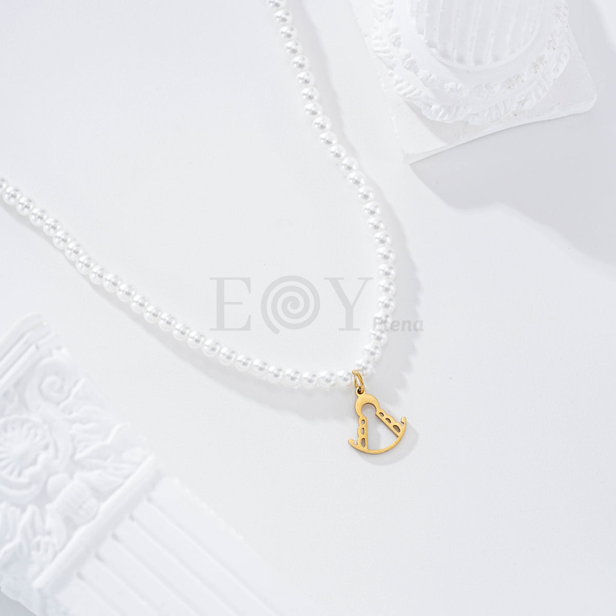 Collar perlas con Virgen del Rocío