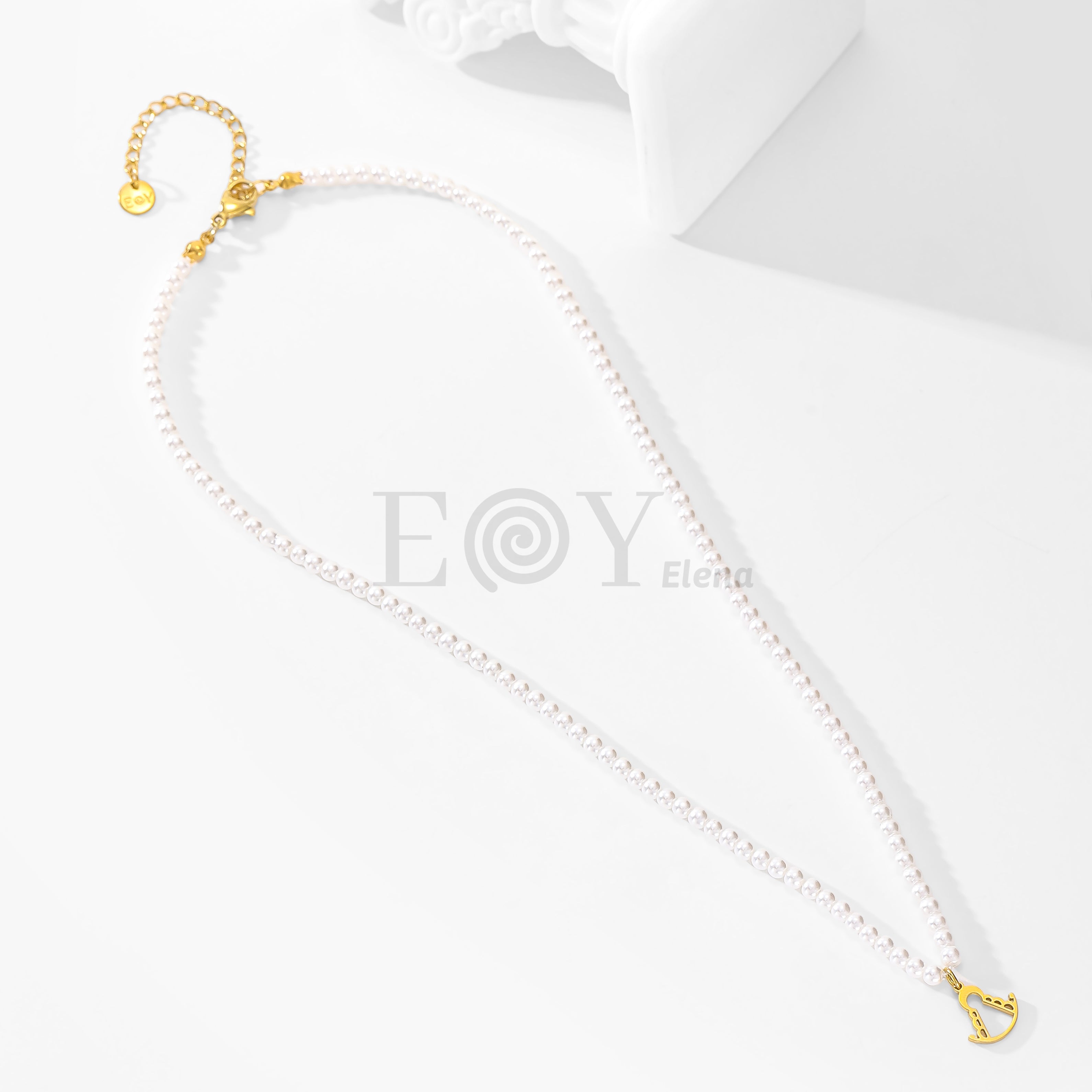 Collar perlas con Virgen del Rocío