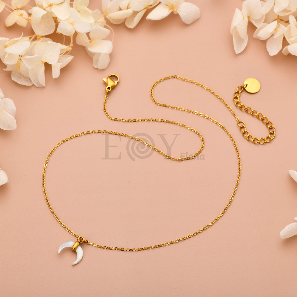 Collar Luna Creciente de Nácar y Acero Dorado