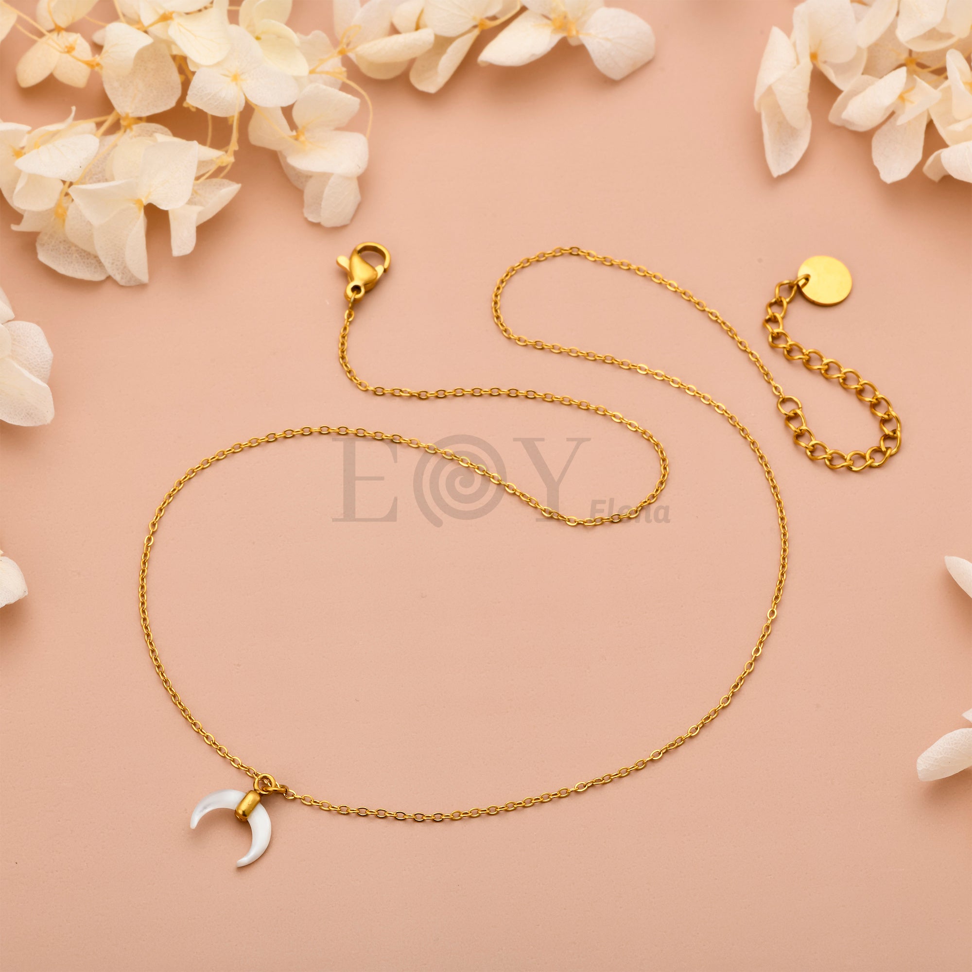Collar Luna Creciente de Nácar y Acero Dorado
