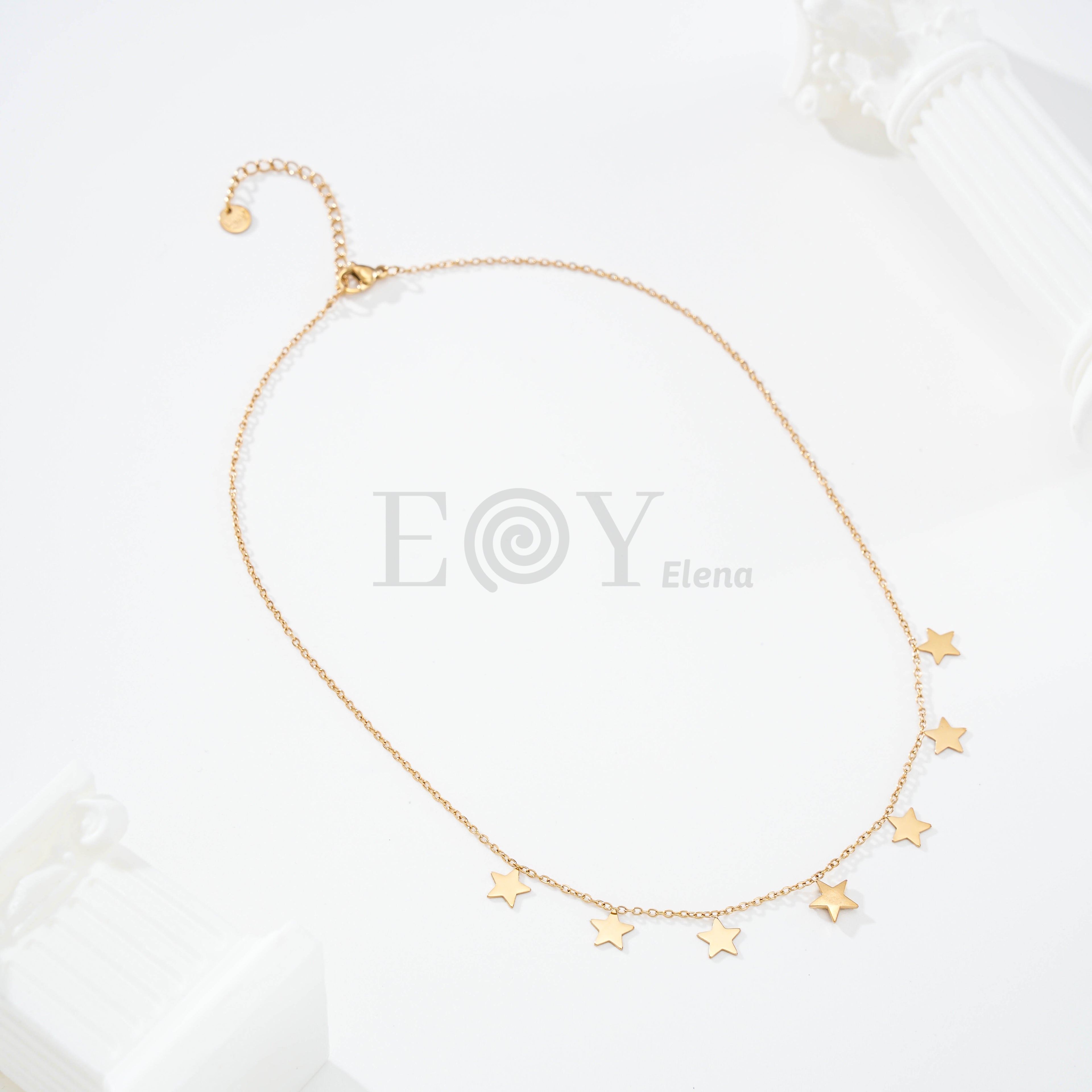 Collar con chapa estrellas