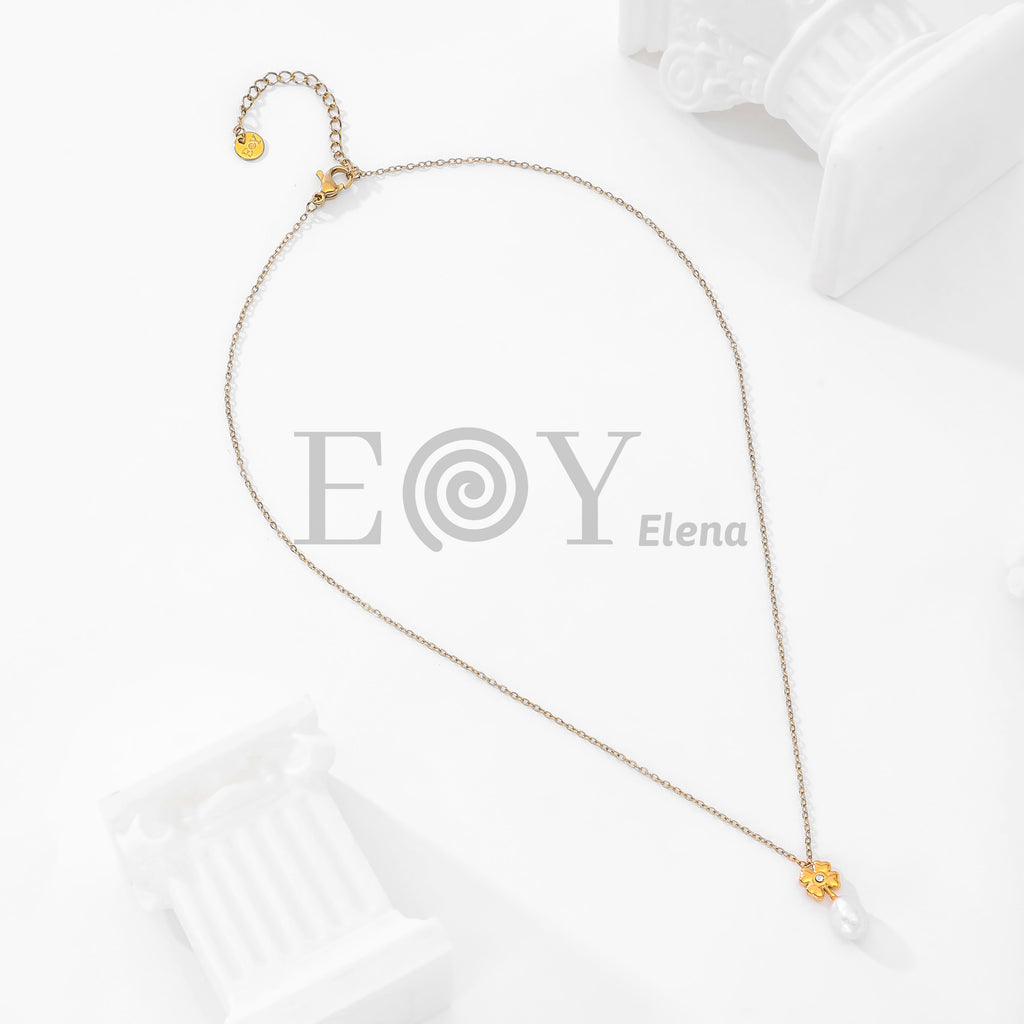 Collar con trébol y perla