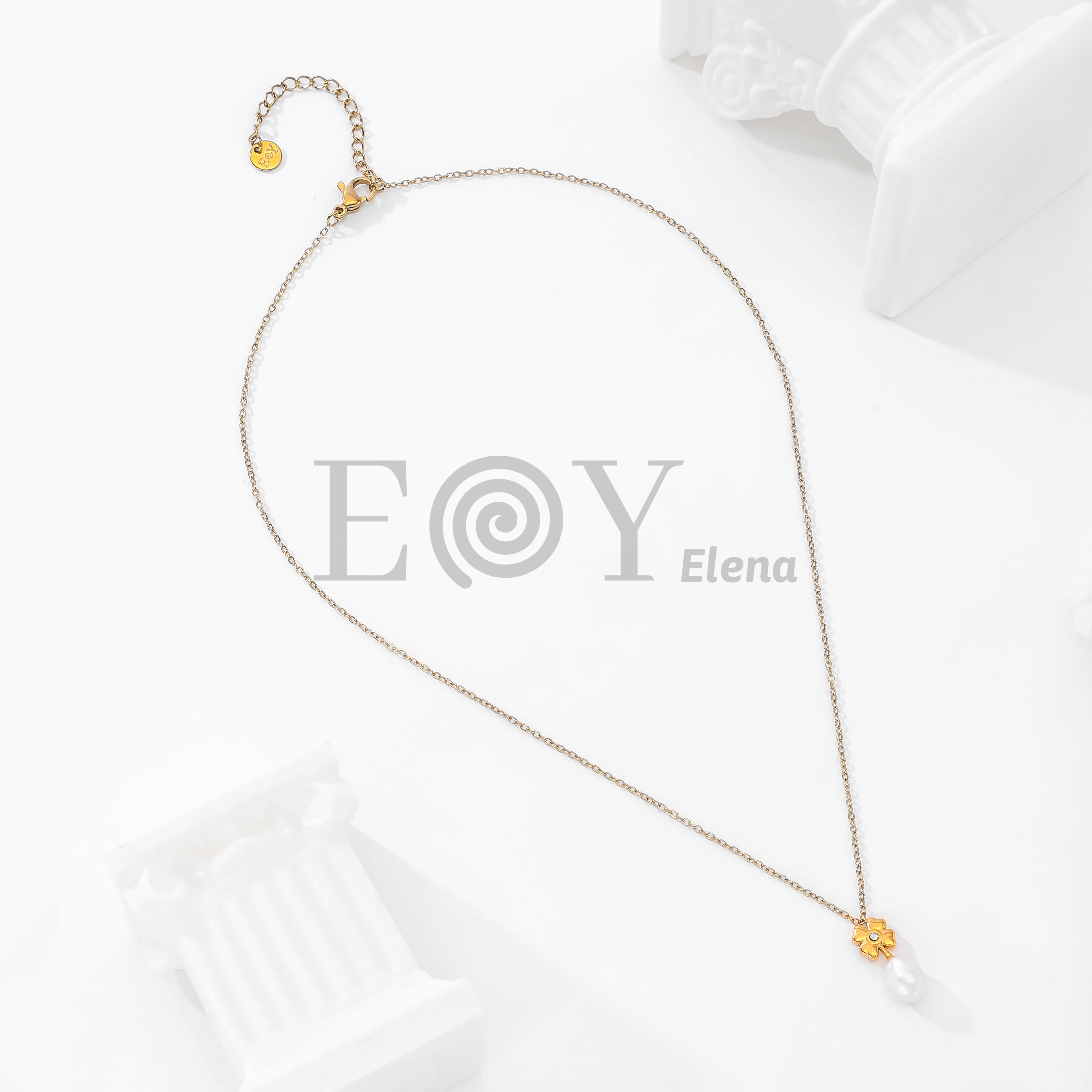 Collar con trébol y perla