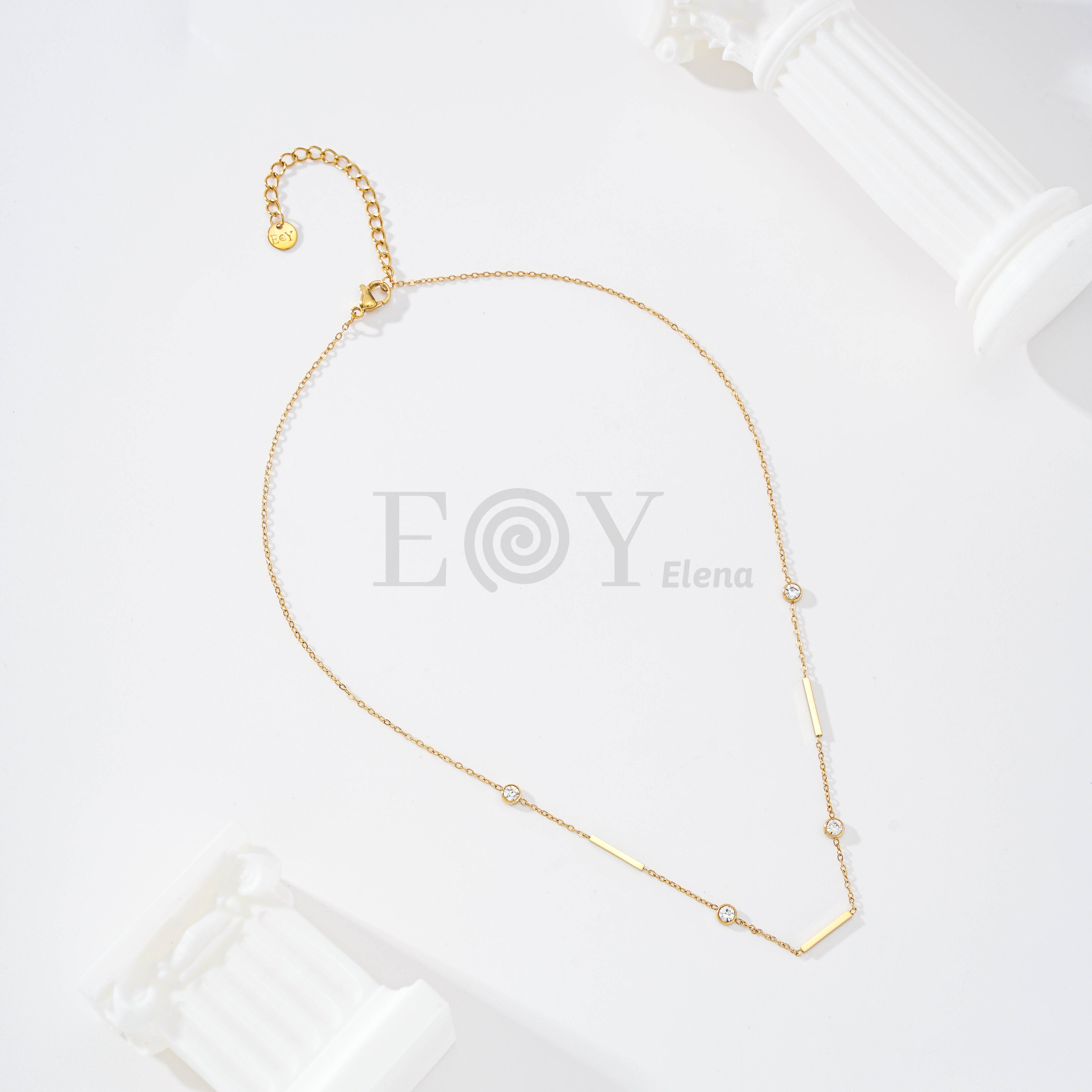 Collar con circonitas y barras