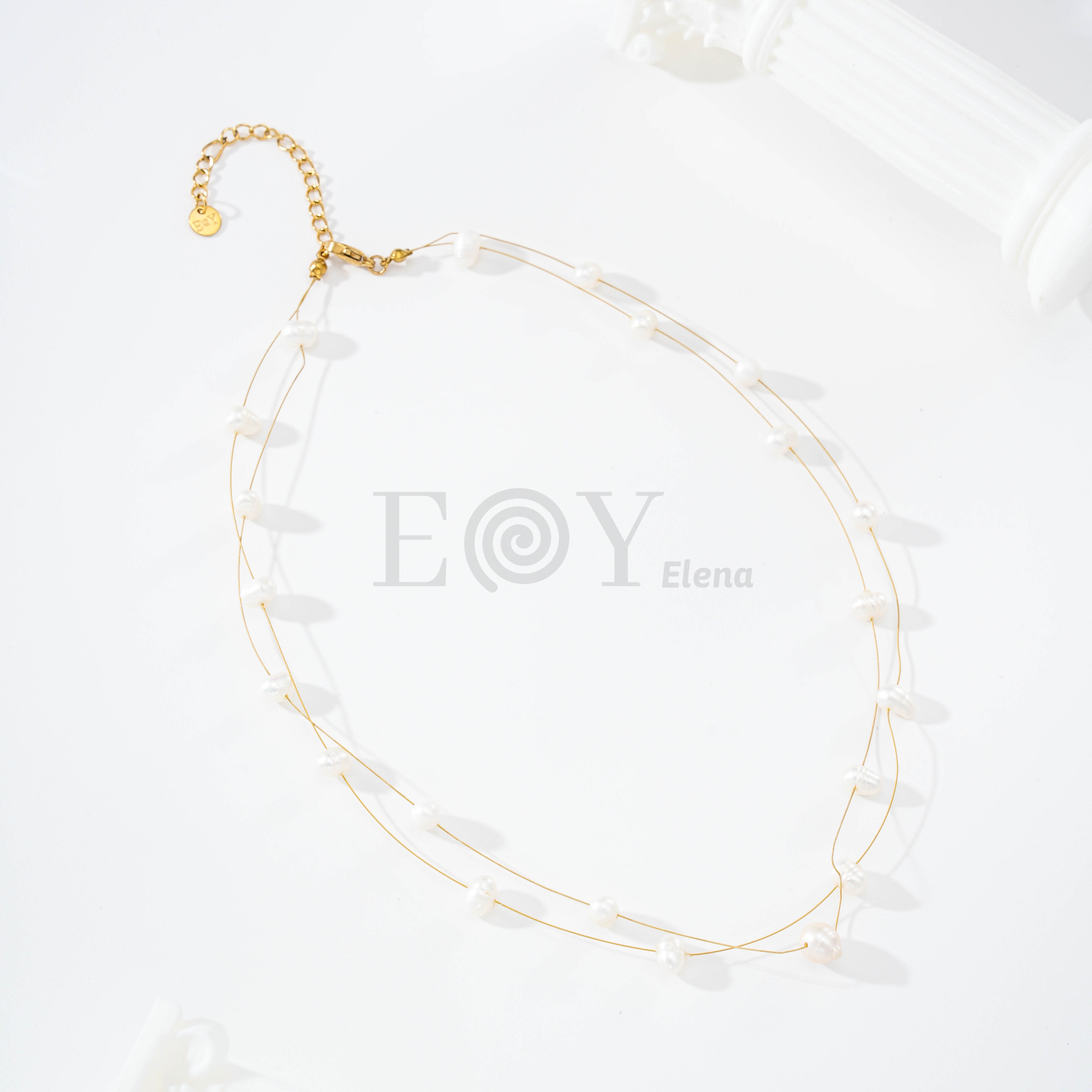 Collar con hilo y perlas