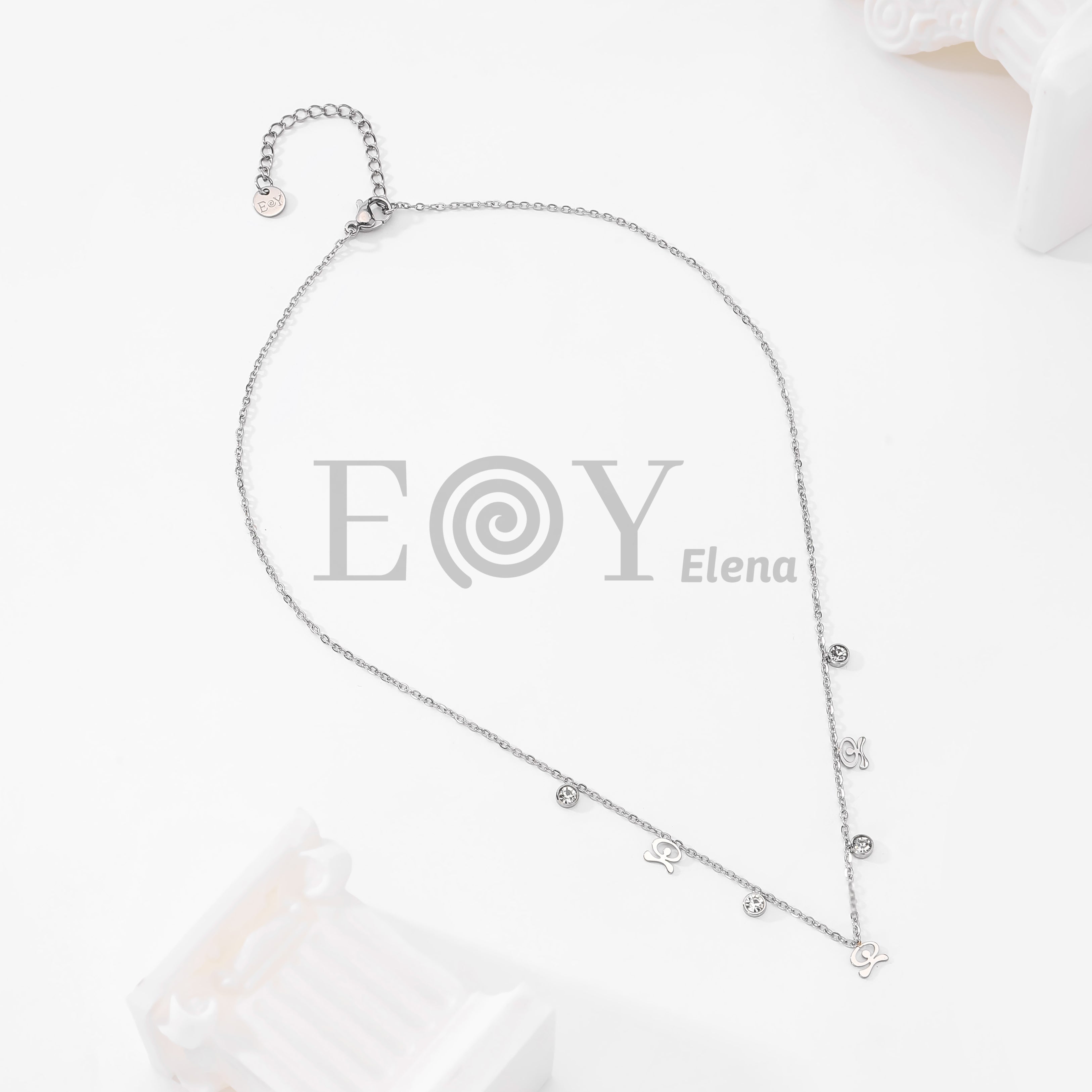 Collar símbolos con circonitas