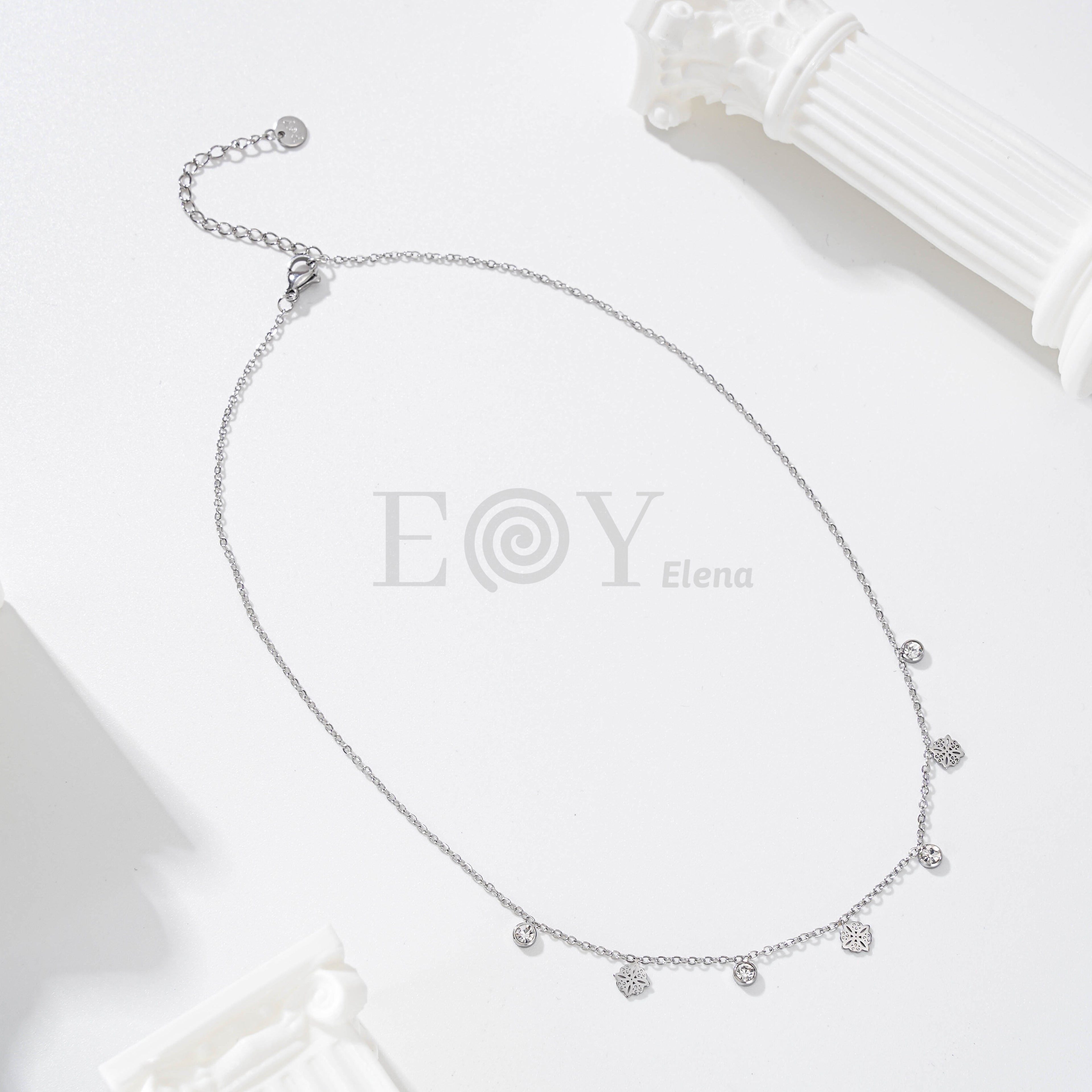 Collar Nudo de Bruja con Circonitas