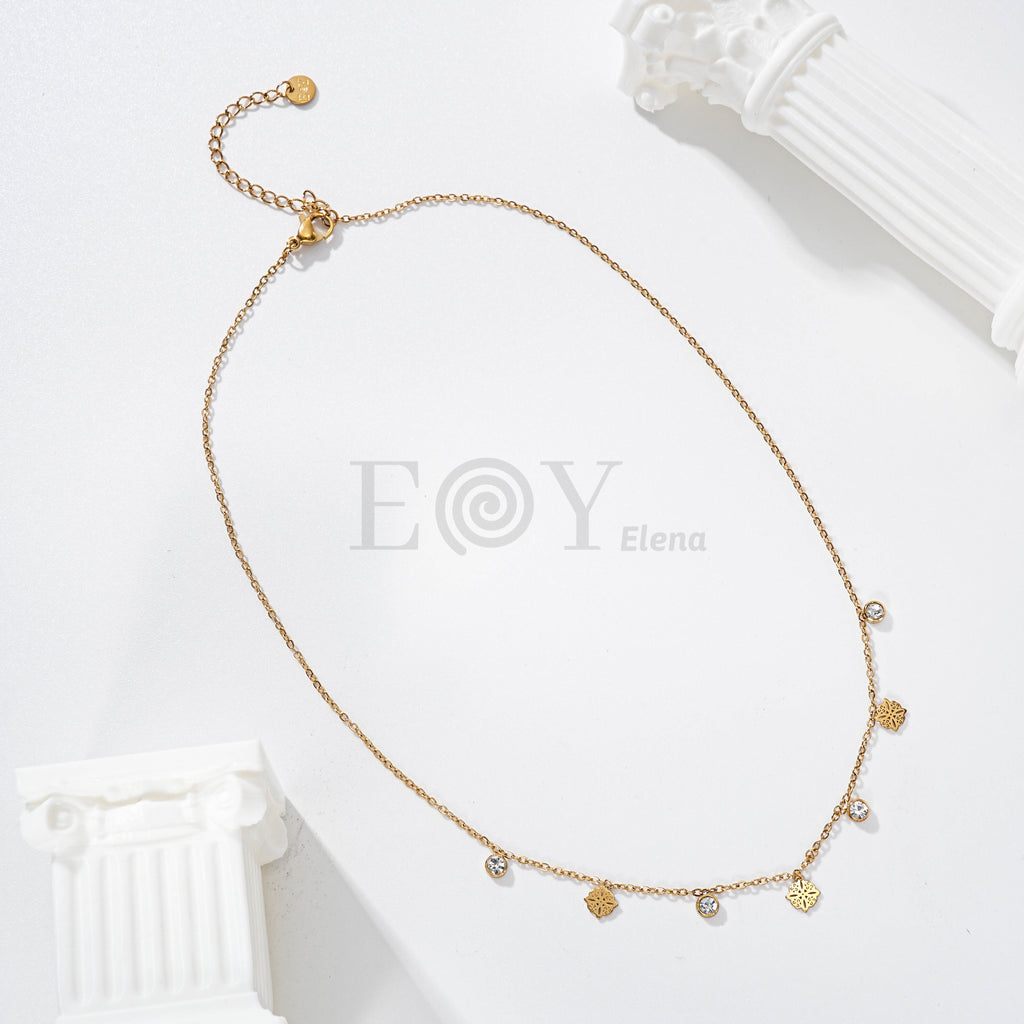 Collar Nudo de Bruja con Circonitas