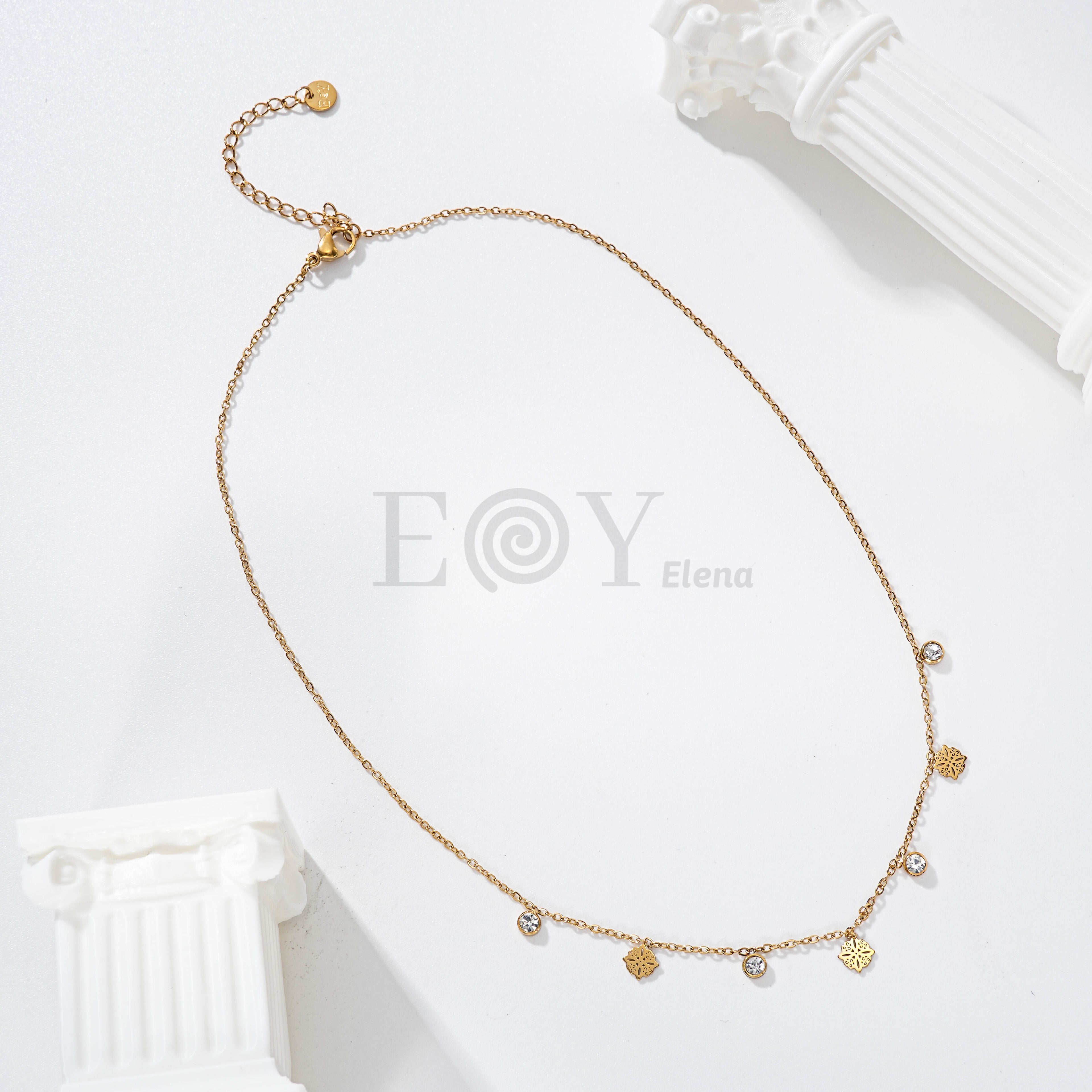Collar Nudo de Bruja con Circonitas