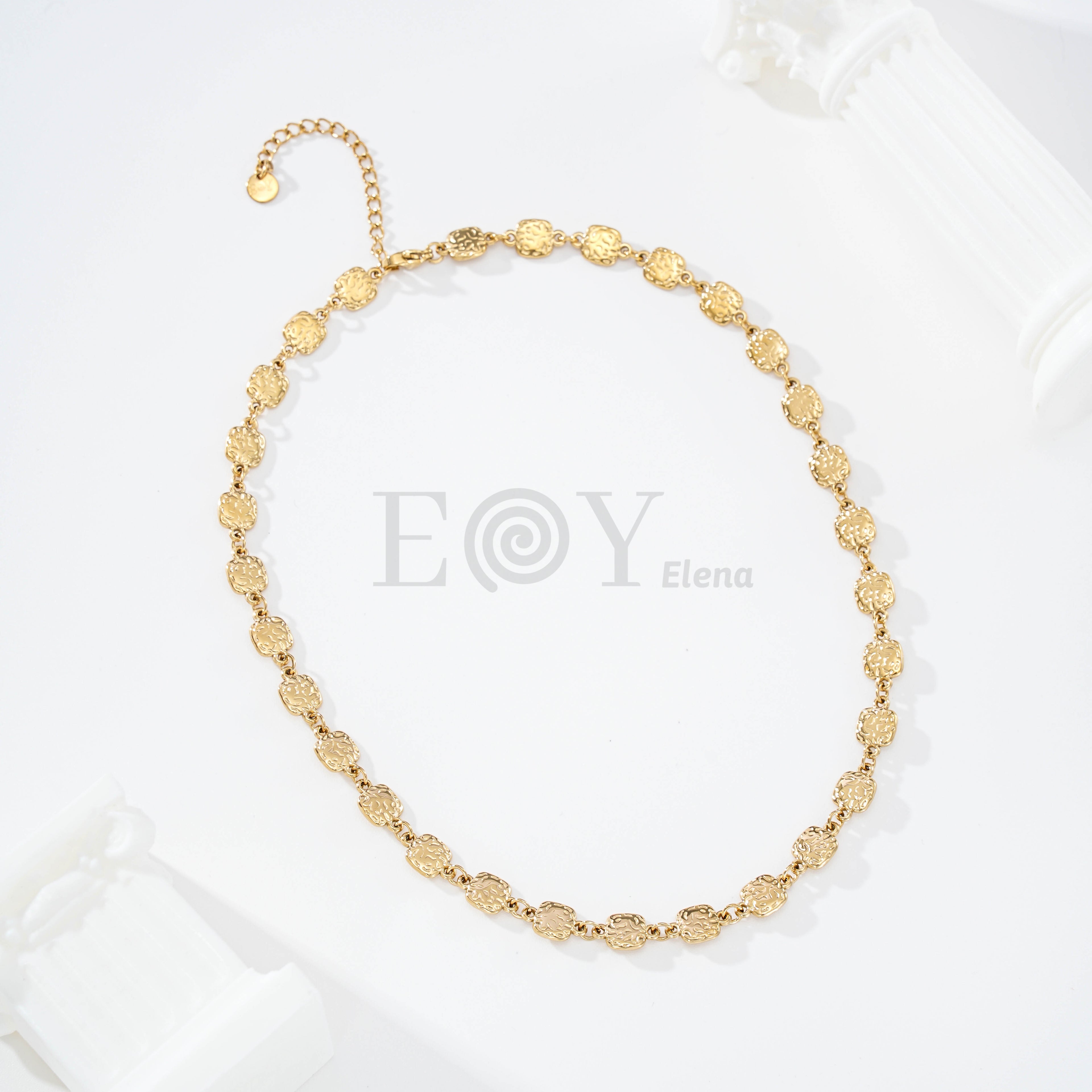Collar chapas con relieve