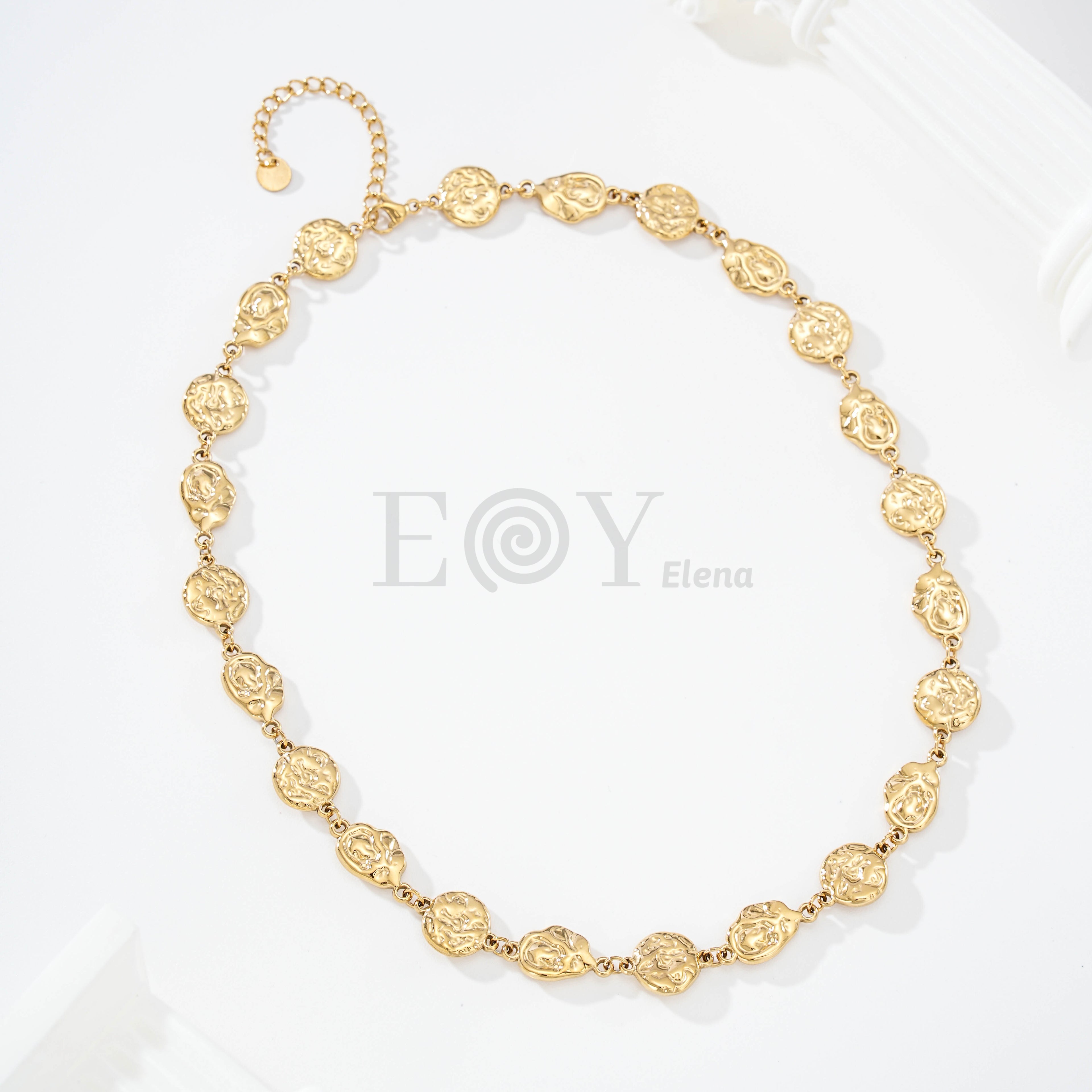 Collar con chapas relieve irregular