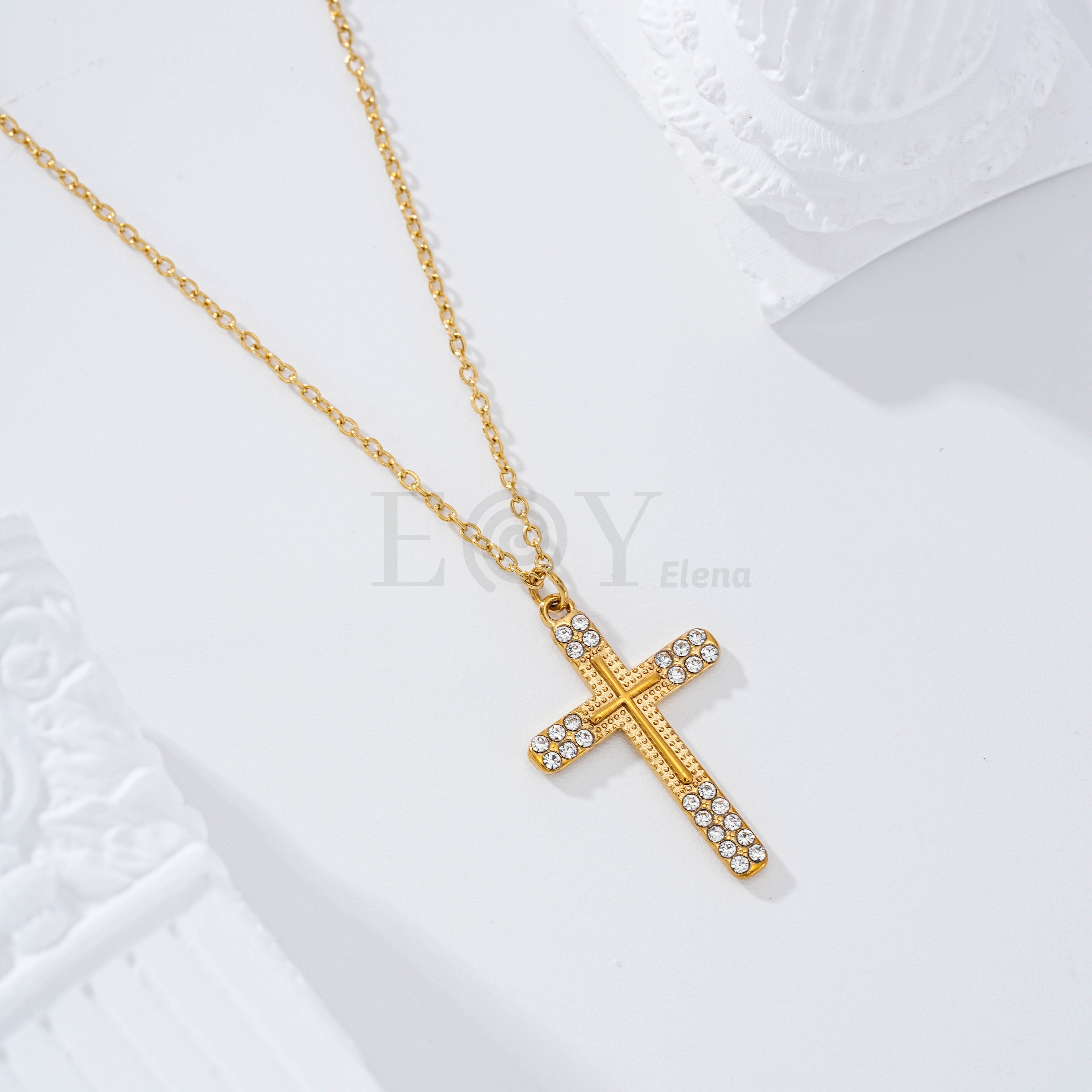 Collar cruz con circonitas