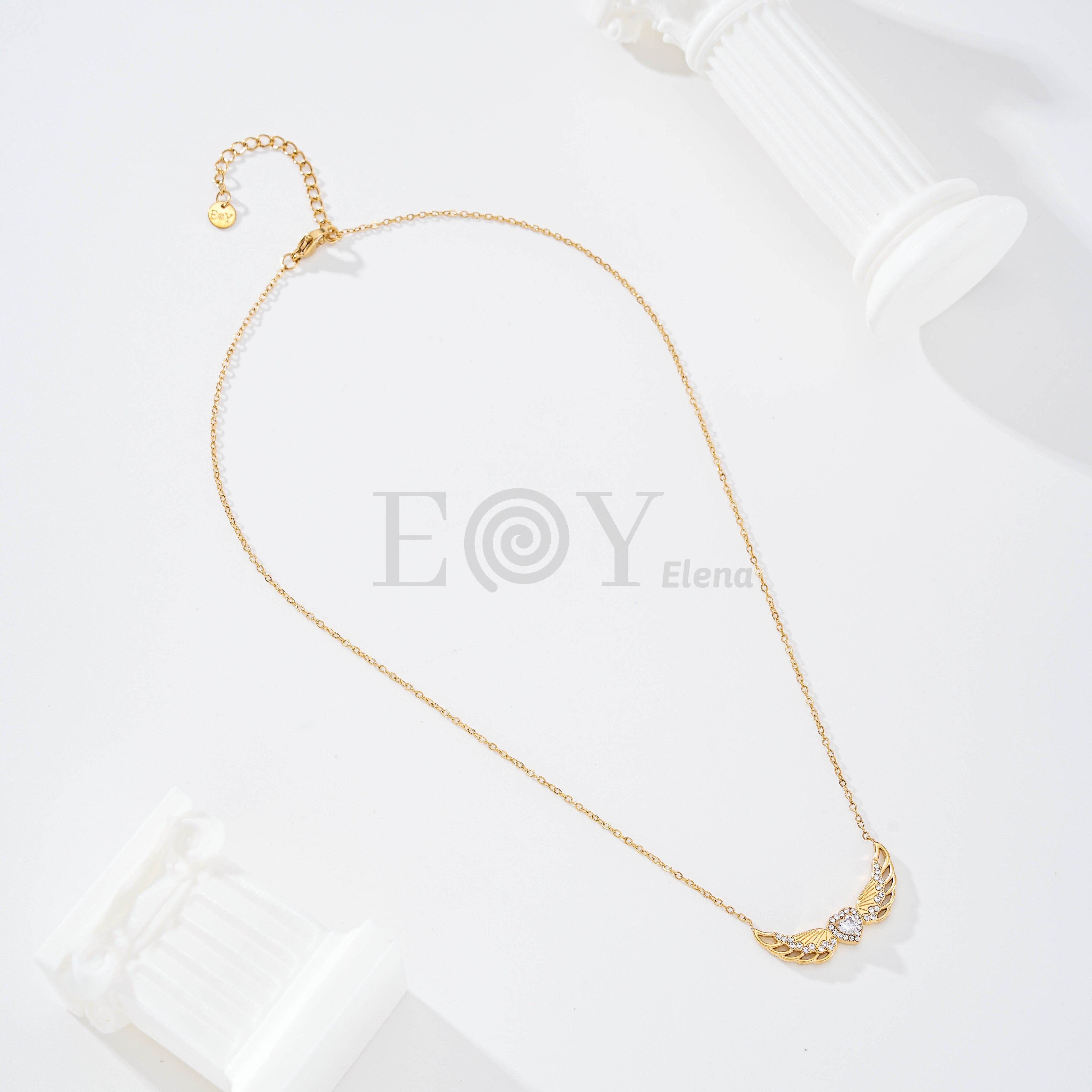 Collar ala con corazón circonita