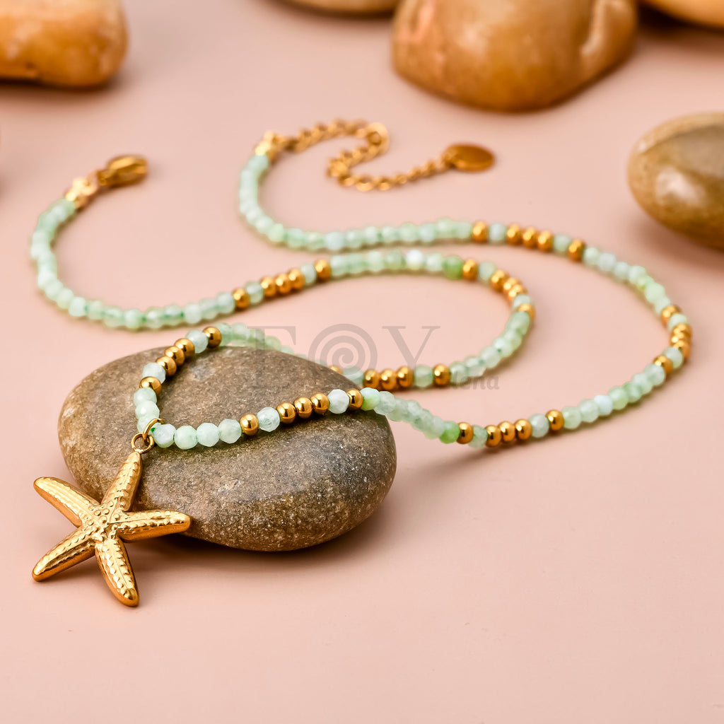 Collar Estrella de Mar con Piedras Verdes de Acero Dorado