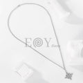 Collar nudo de bruja plateado