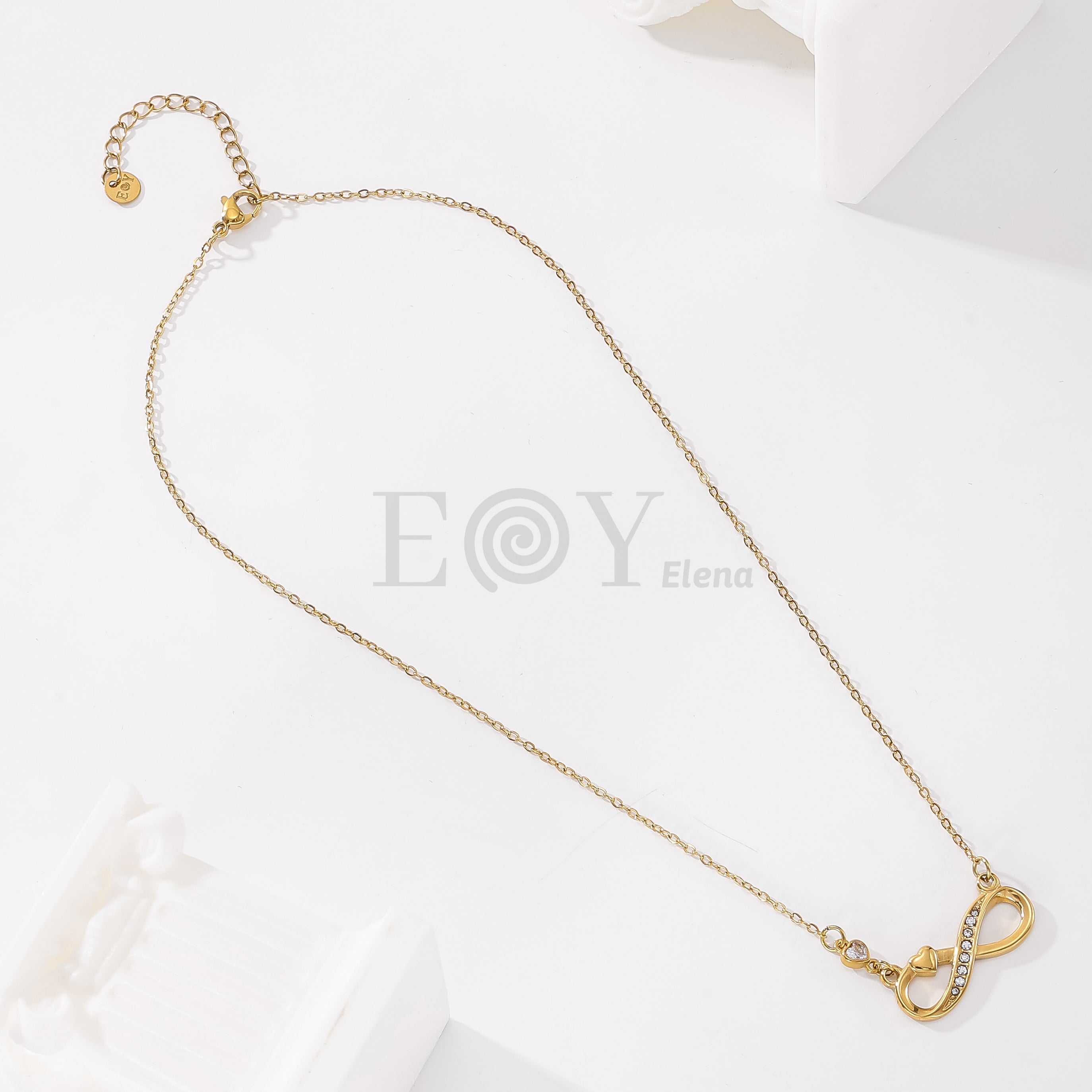 Collar infinito con circonitas