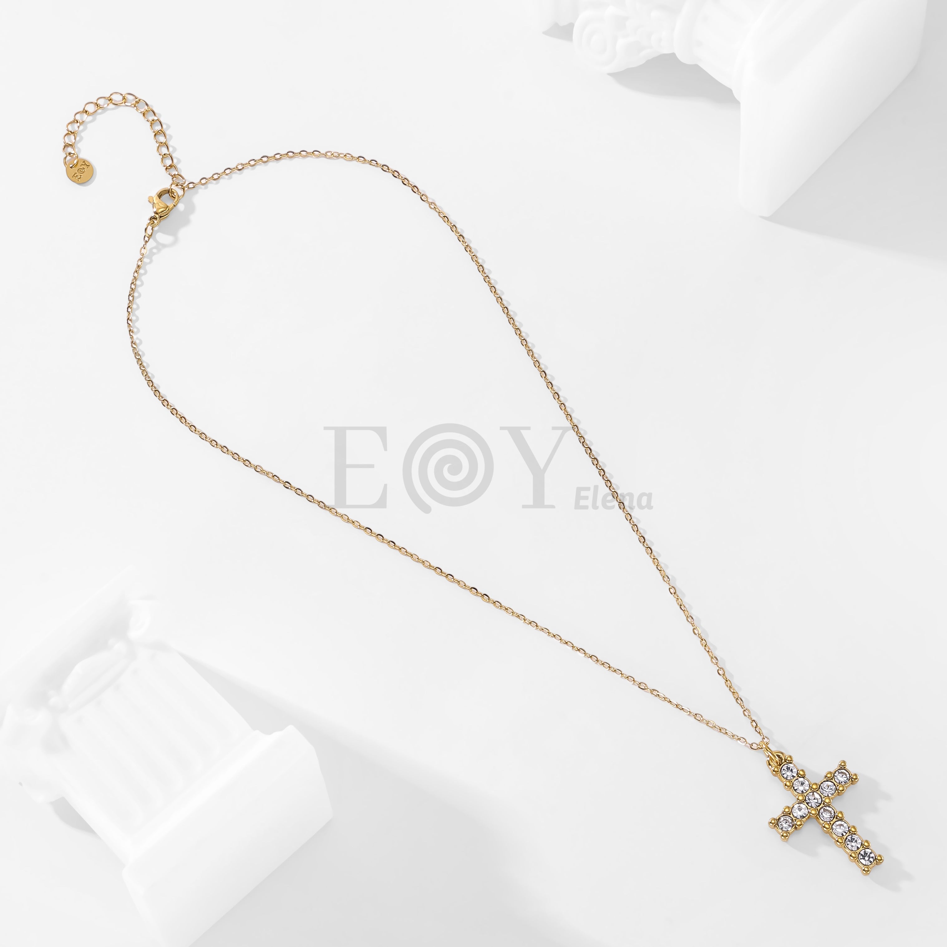 Collar cruz grande y circonitas