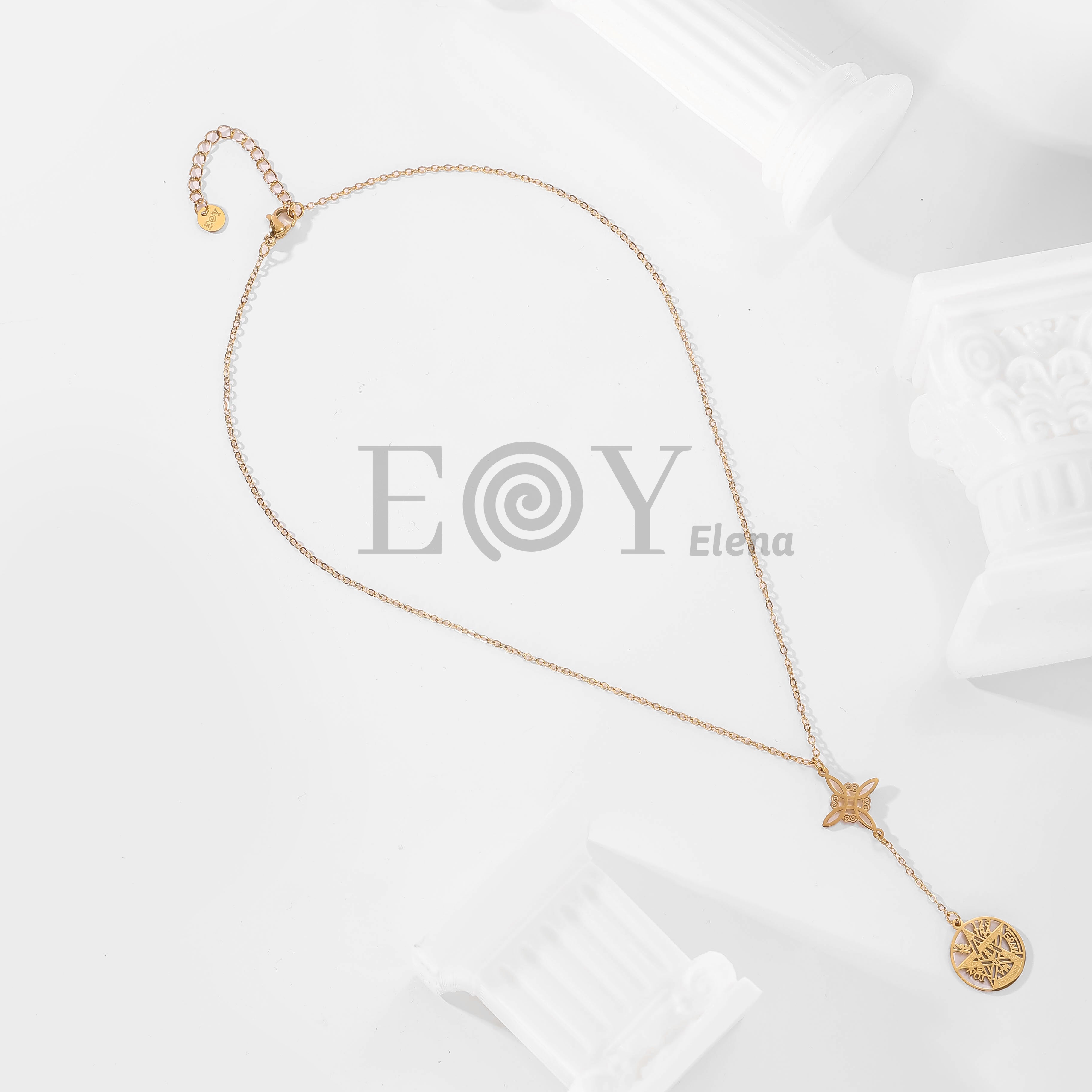 Collar nudo de bruja y estrella con símbolos