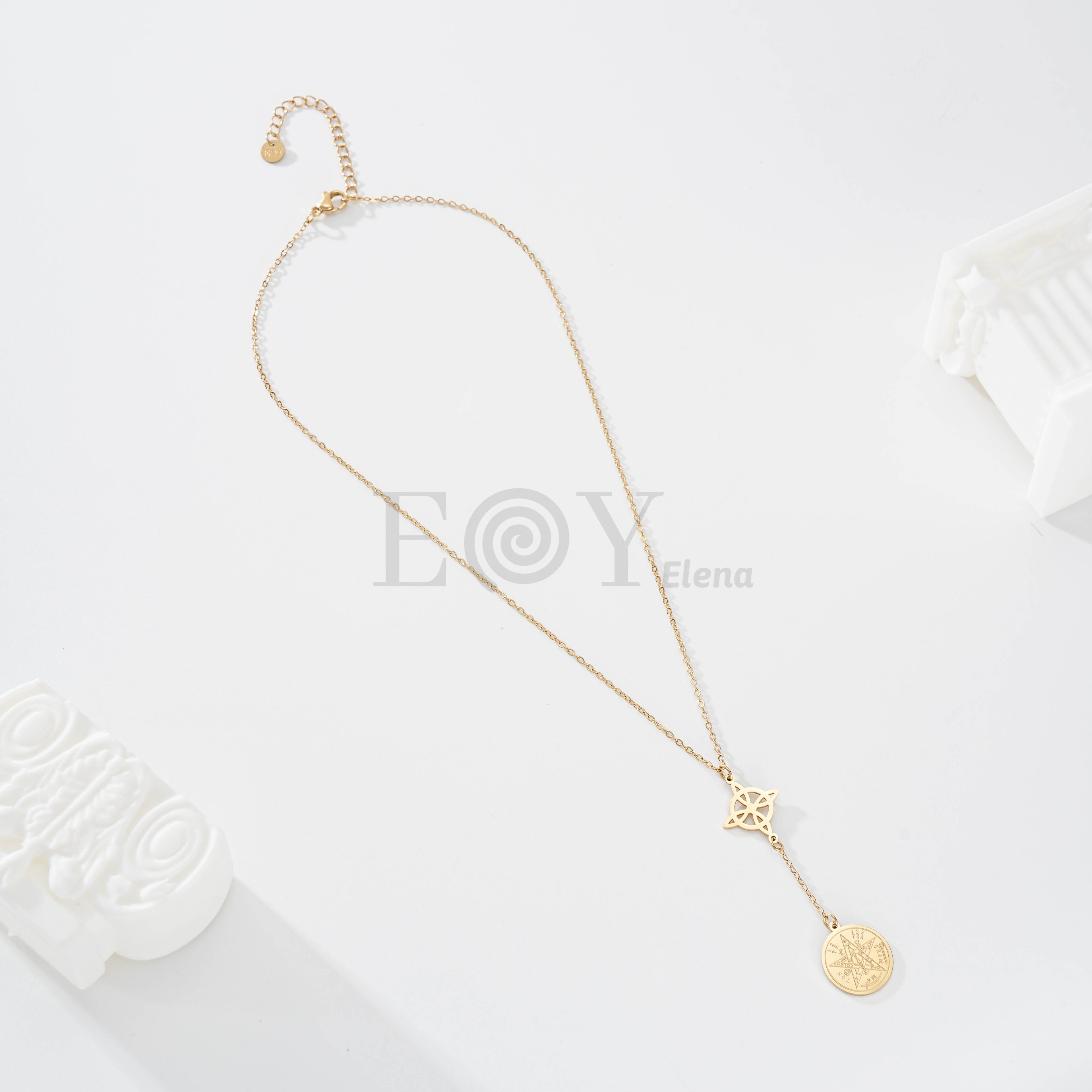 Collar nudo de bruja y estrella de símbolos