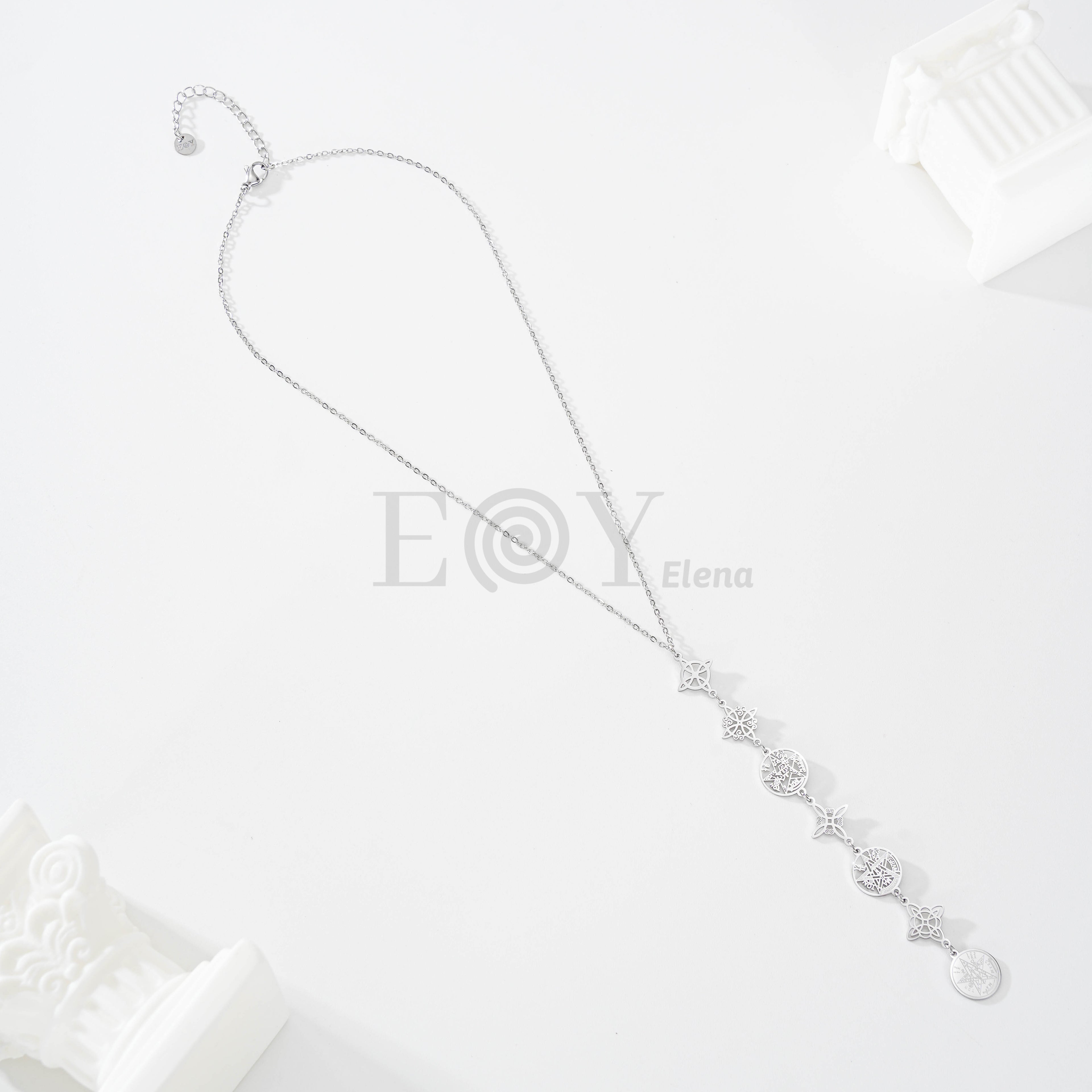 Collar cascada con símbolos