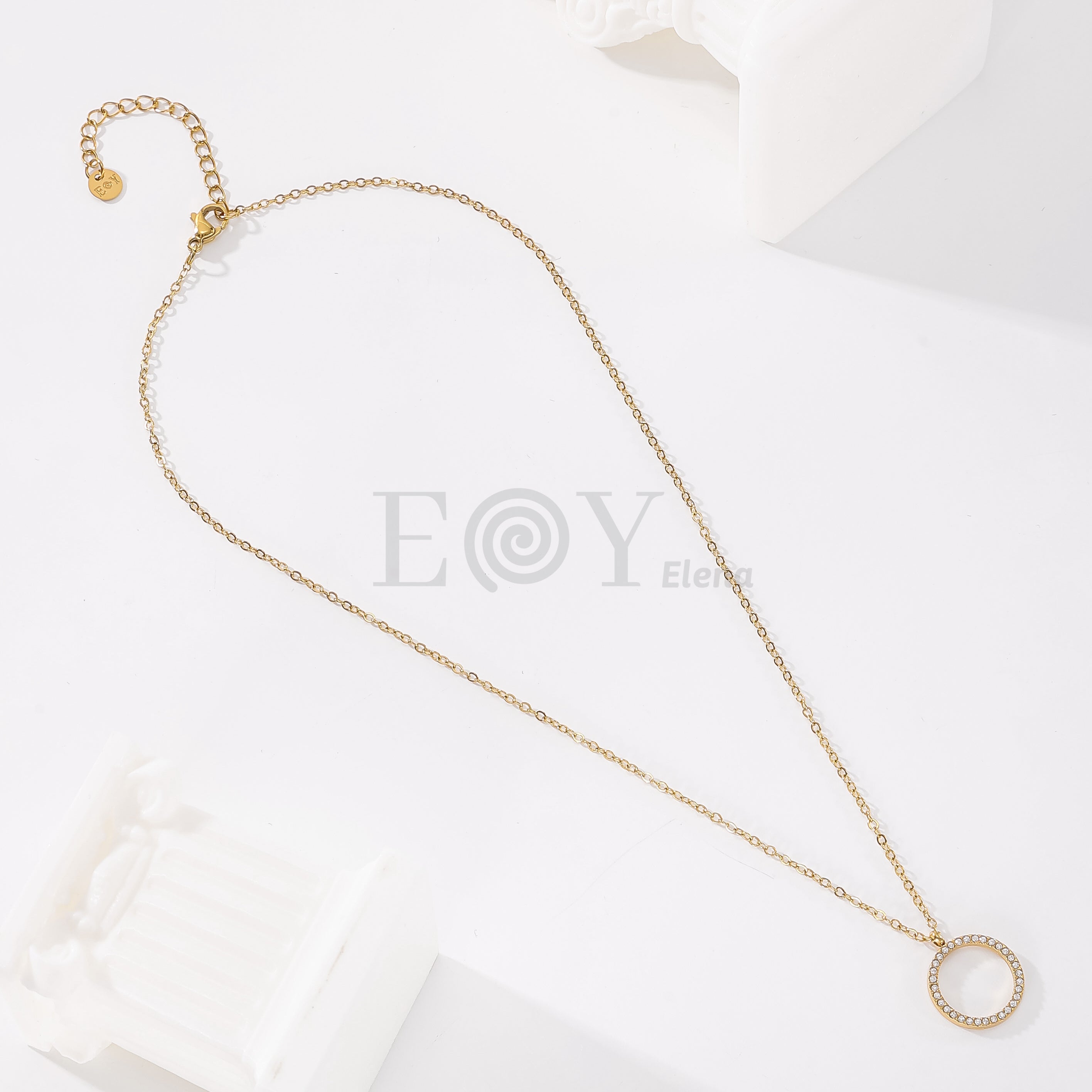 Collar círculo con circonitas