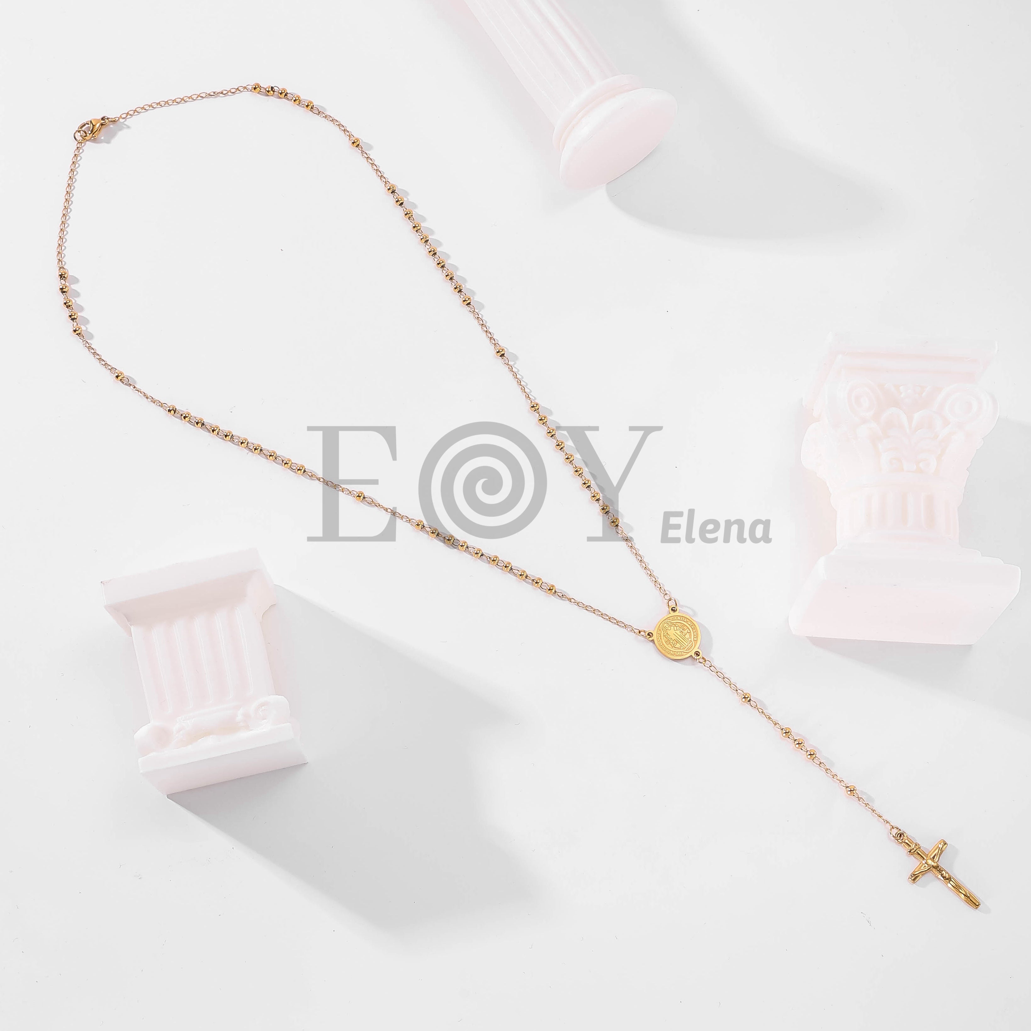 Collar con medalla de vírgen y cruz
