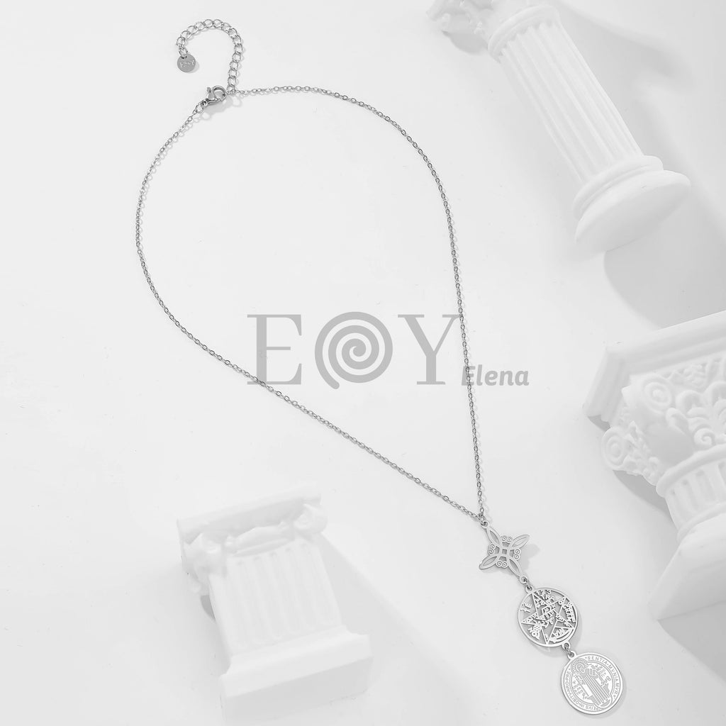 Collar con colgantes de nudo de bruja, medalla y San Benito