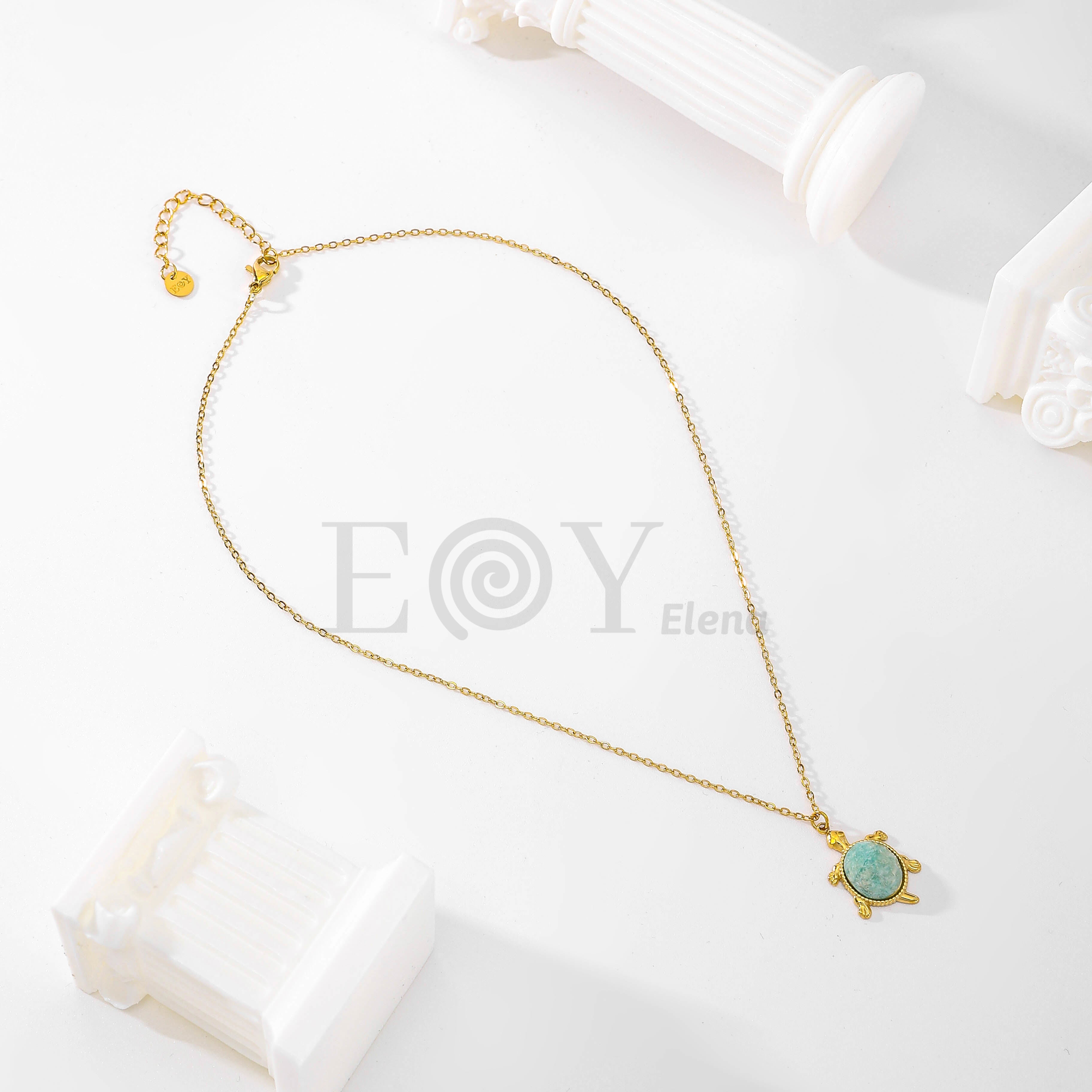 Collar tortuga con piedra de color