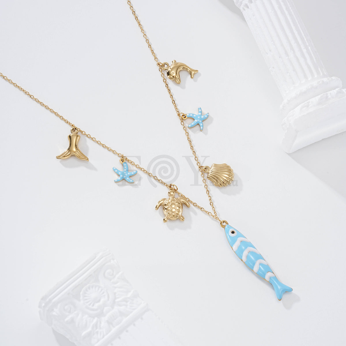Collares con pez color y charms marinos acero