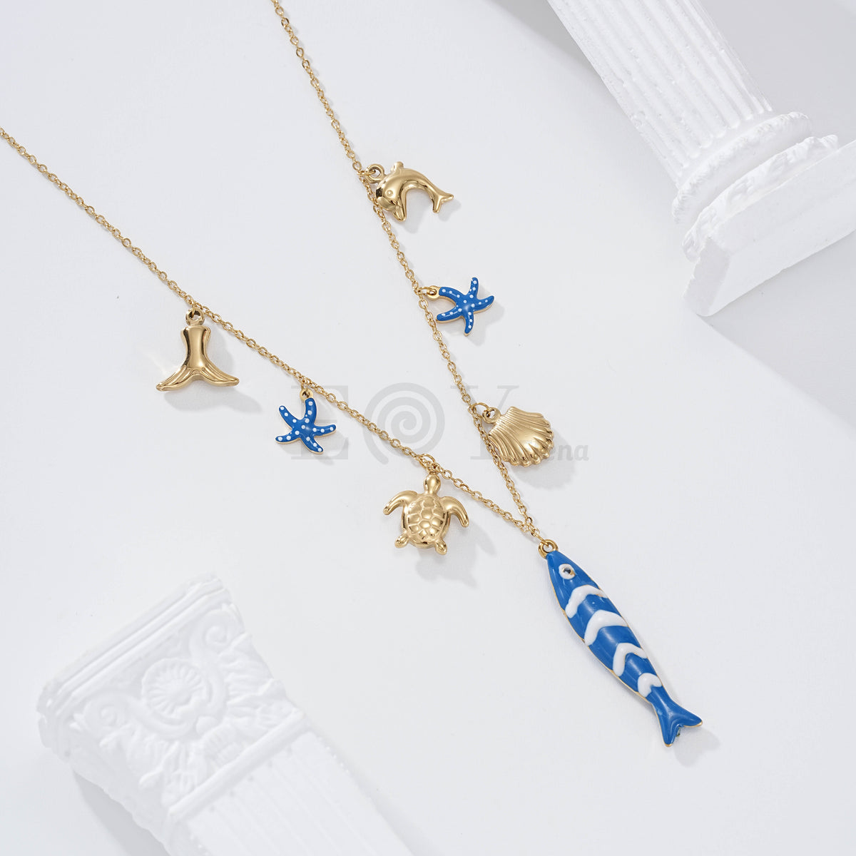 Collares con pez color y charms marinos acero